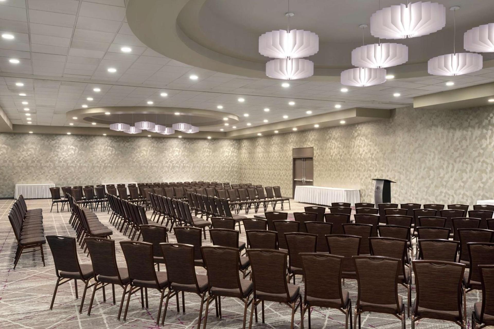 DoubleTree by Hilton St. Paul, MN photo 37