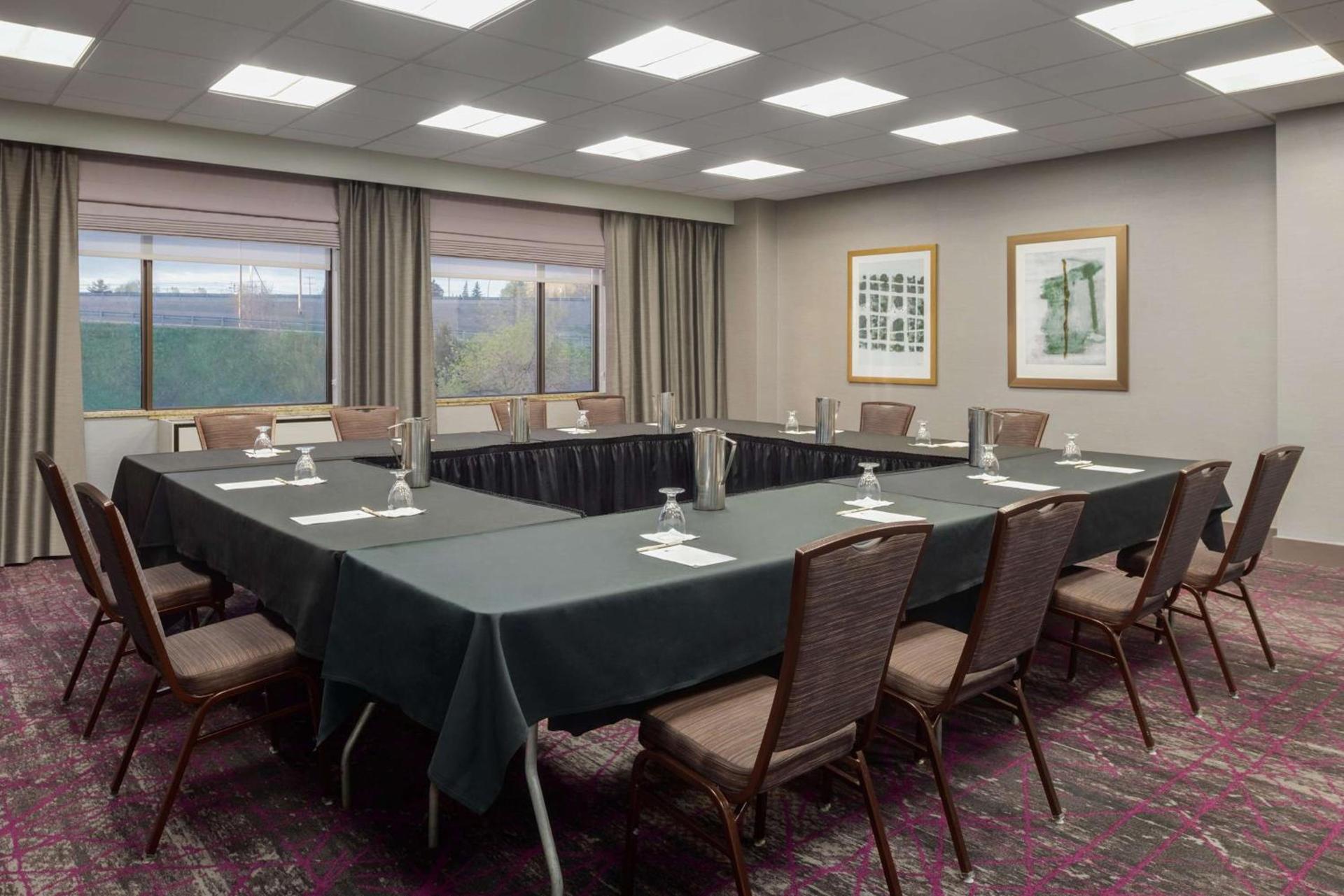 DoubleTree by Hilton St. Paul, MN photo 39