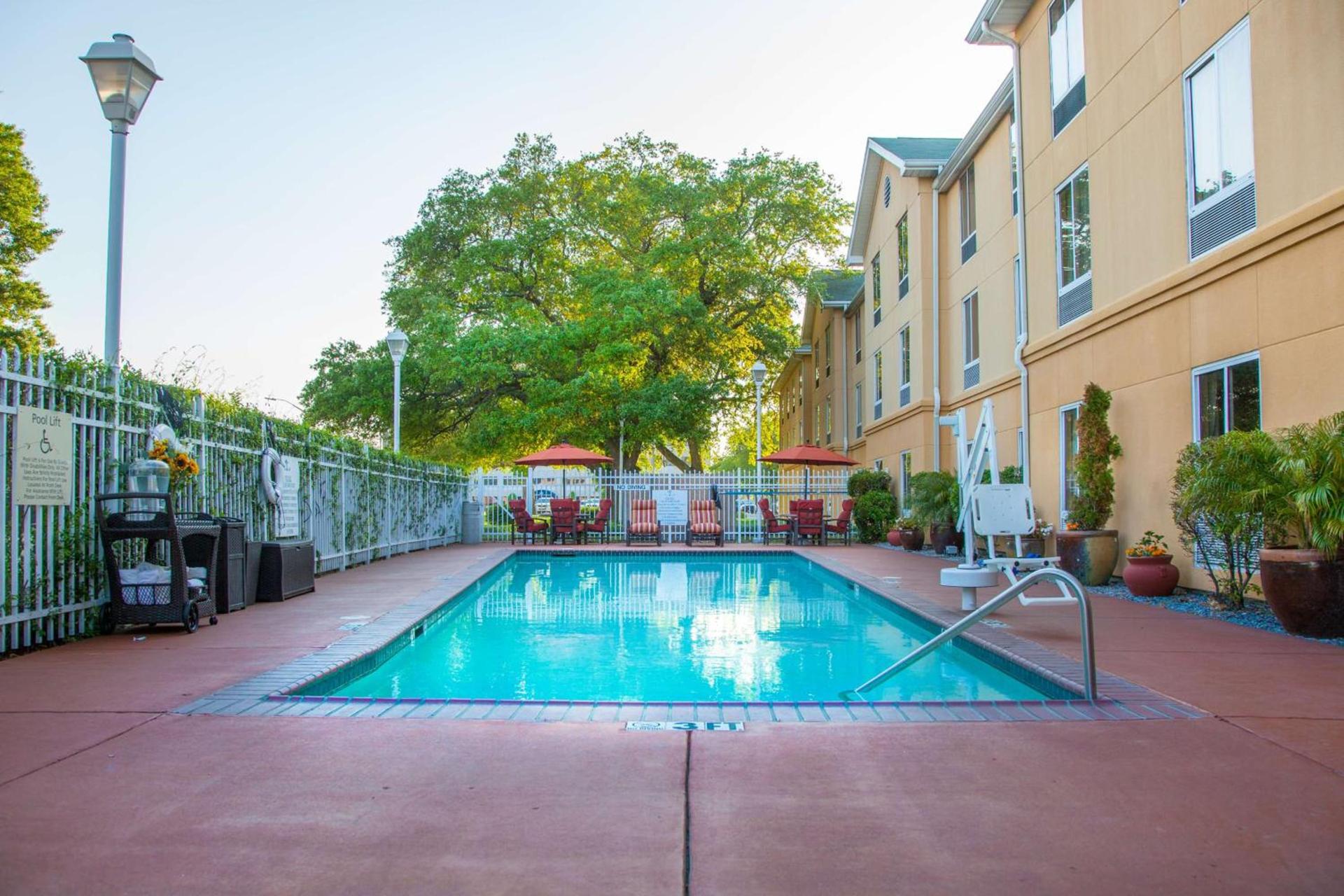Hampton Inn & Suites New Orleans/Elmwood photo 6