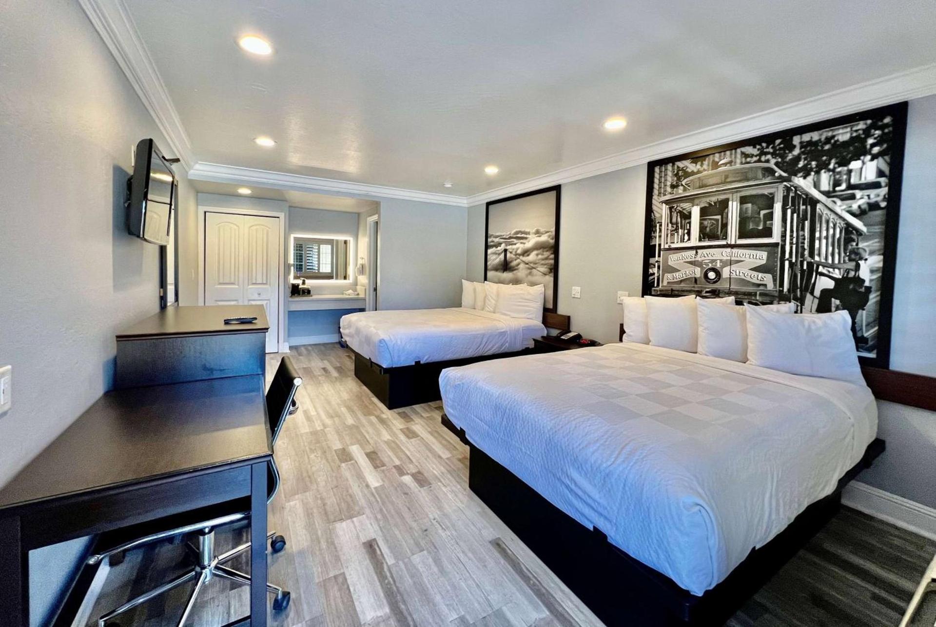 Aura Inn Monterey photo 7