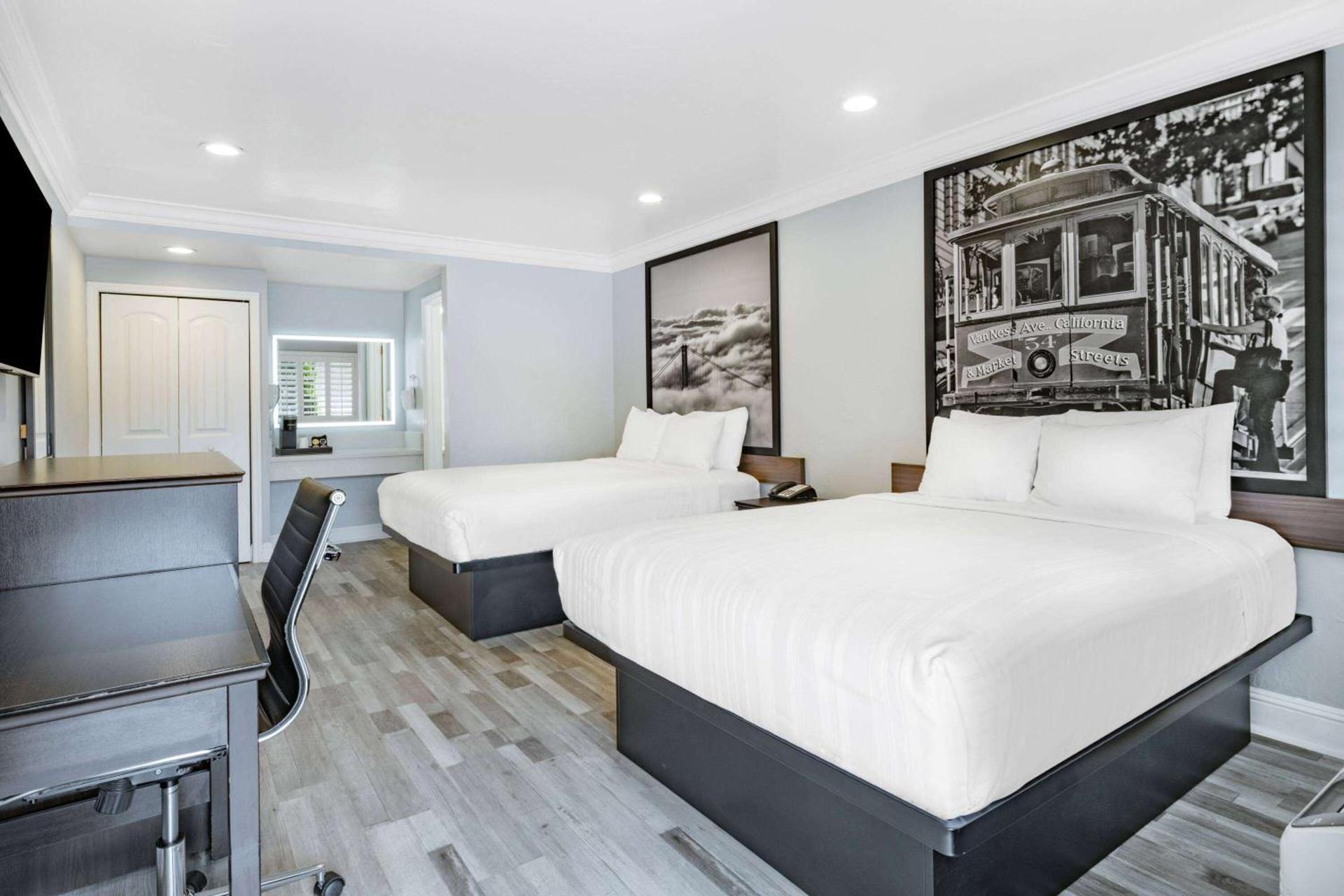 Aura Inn Monterey photo 19