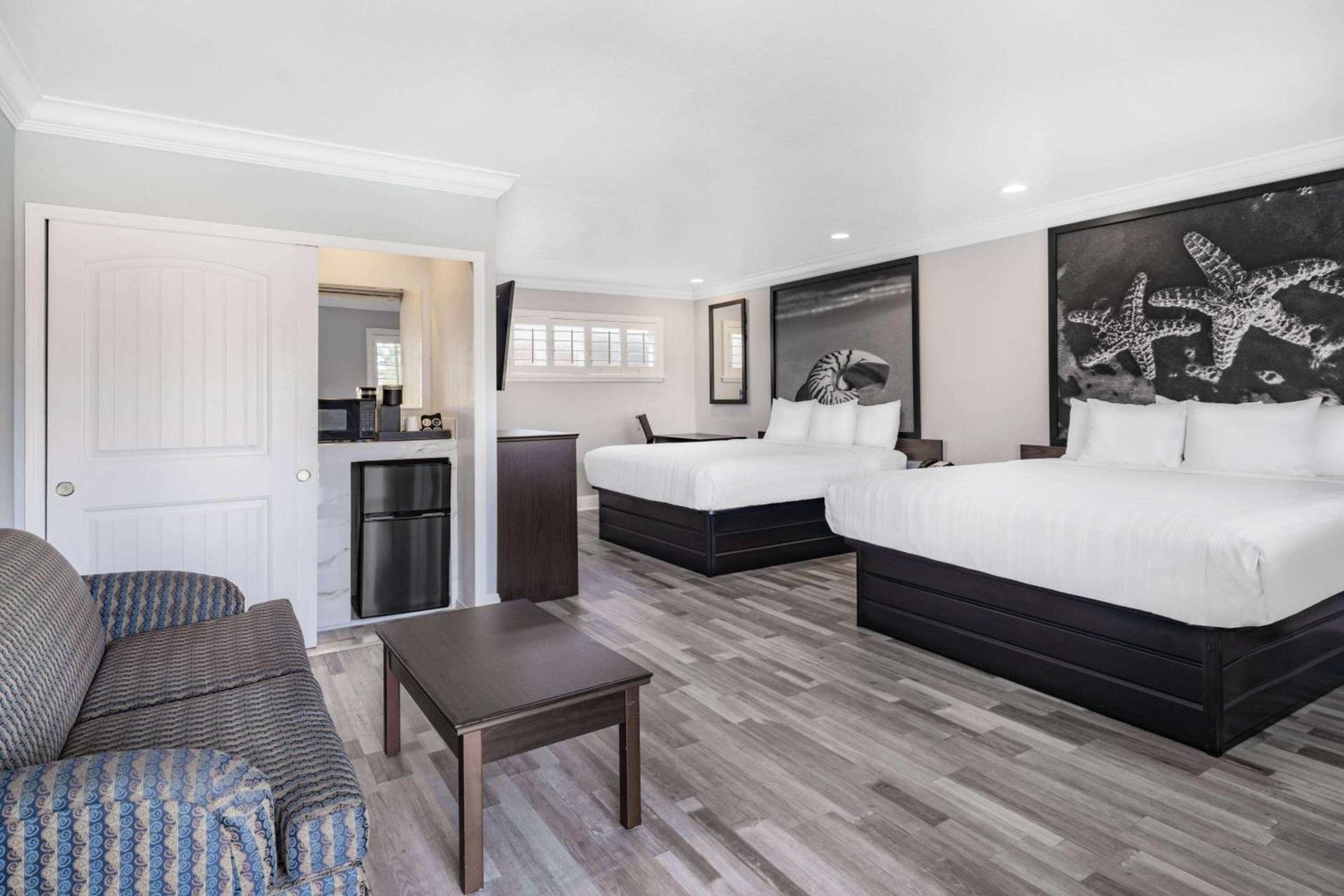 Aura Inn Monterey photo 27