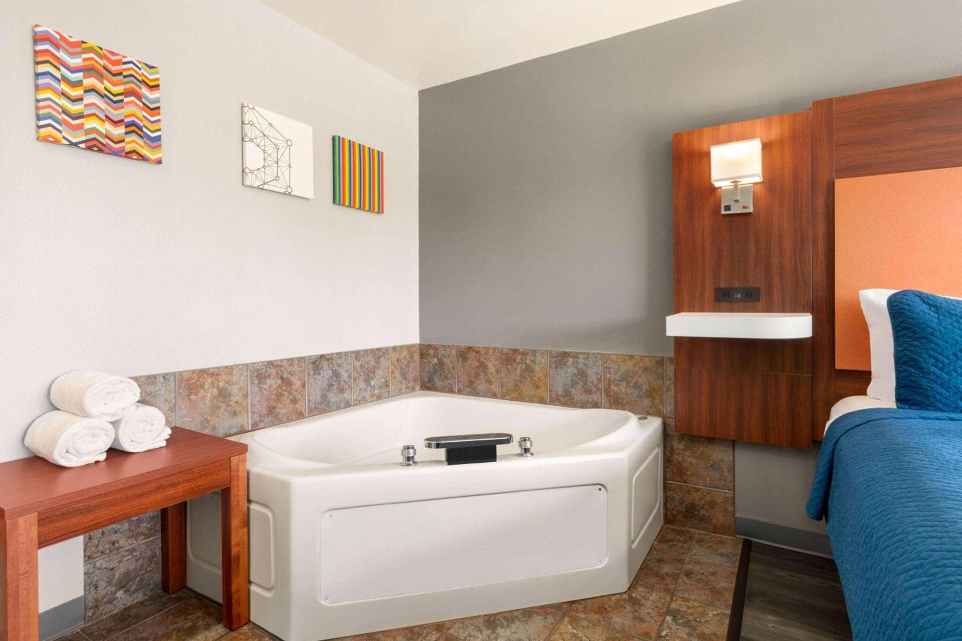 Travelodge by Wyndham Depoe Bay photo 55