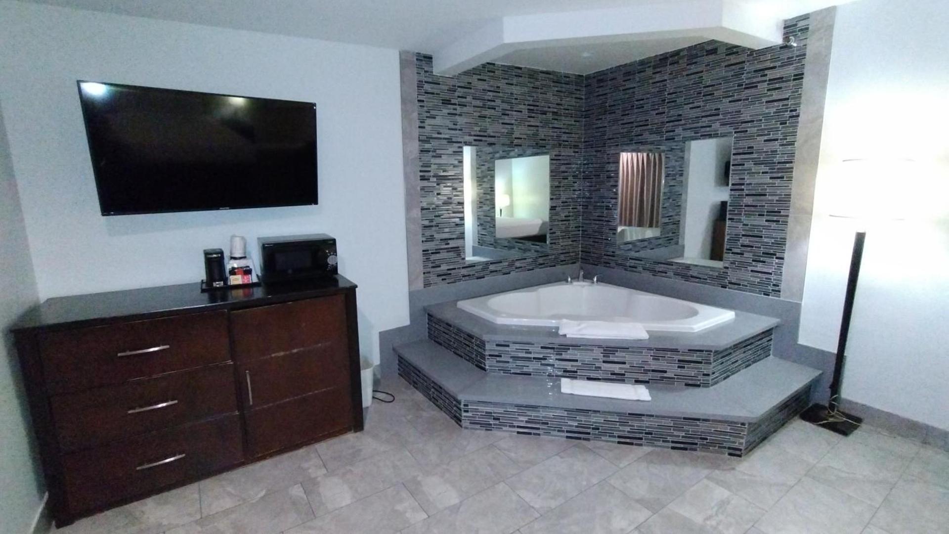 Baymont by Wyndham Ontario photo 4