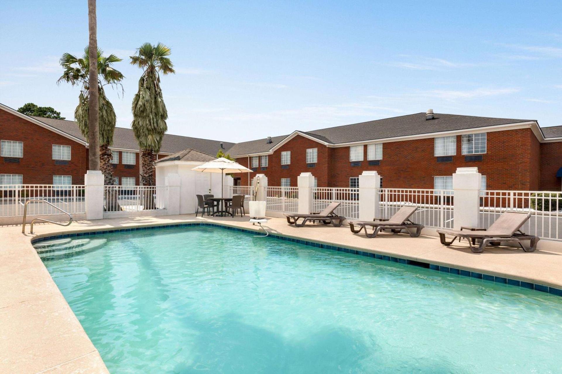 Wingate by Wyndham Savannah I-95 North photo 8
