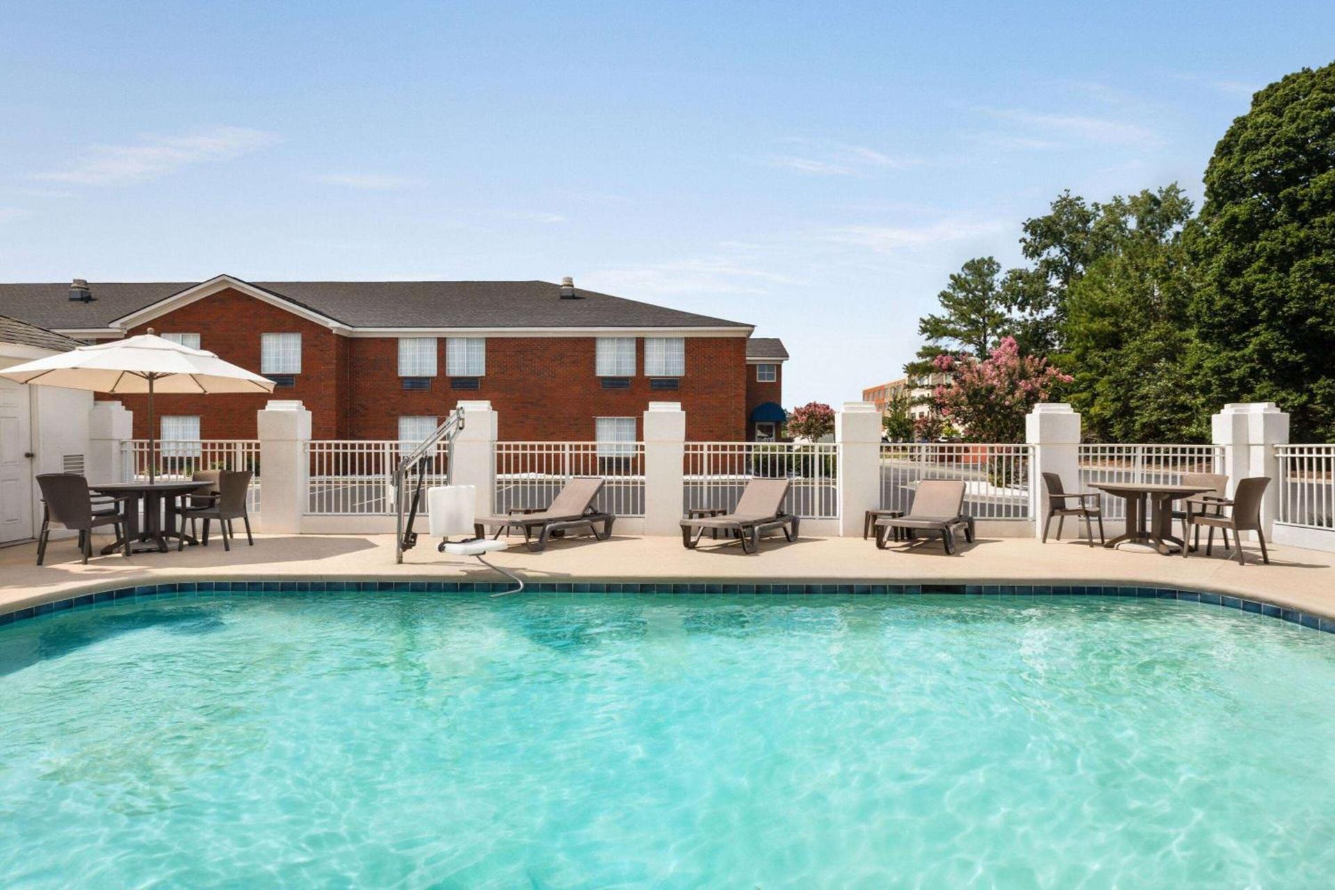 Wingate by Wyndham Savannah I-95 North photo 9
