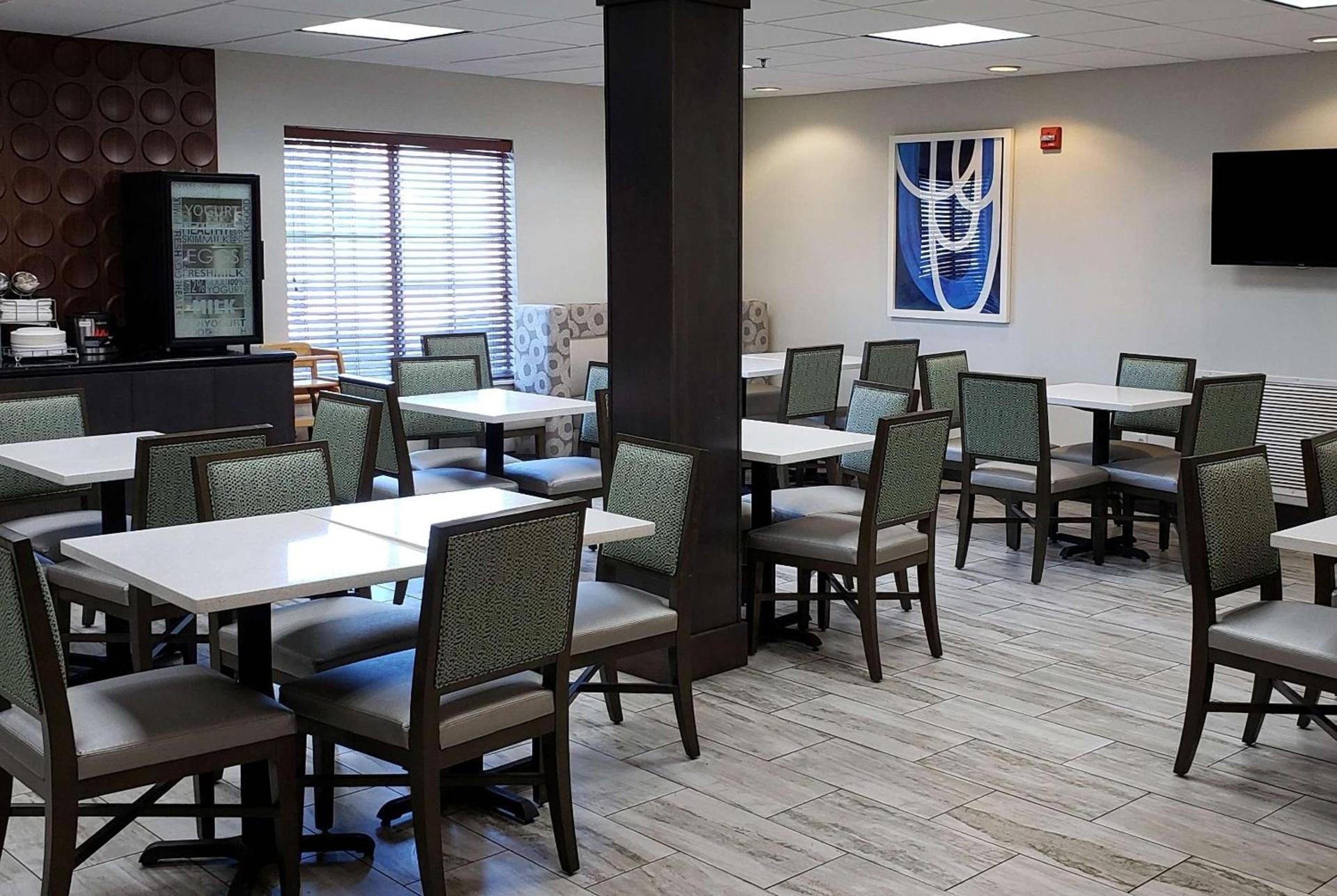 Wingate by Wyndham Savannah I-95 North photo 11