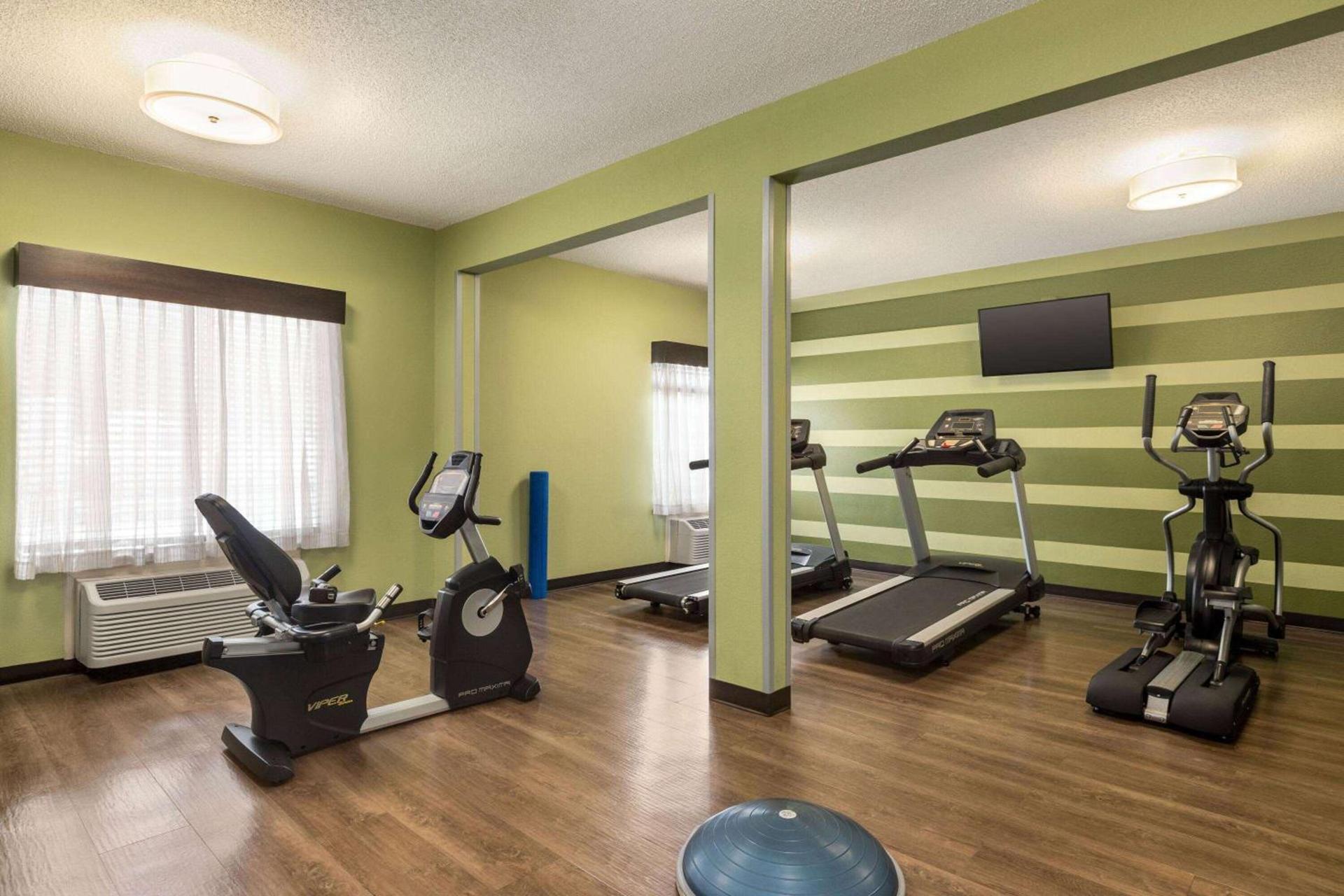 Wingate by Wyndham Savannah I-95 North photo 14