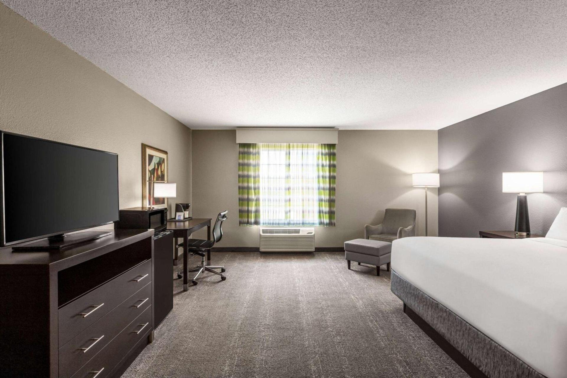 Wingate by Wyndham Savannah I-95 North photo 22