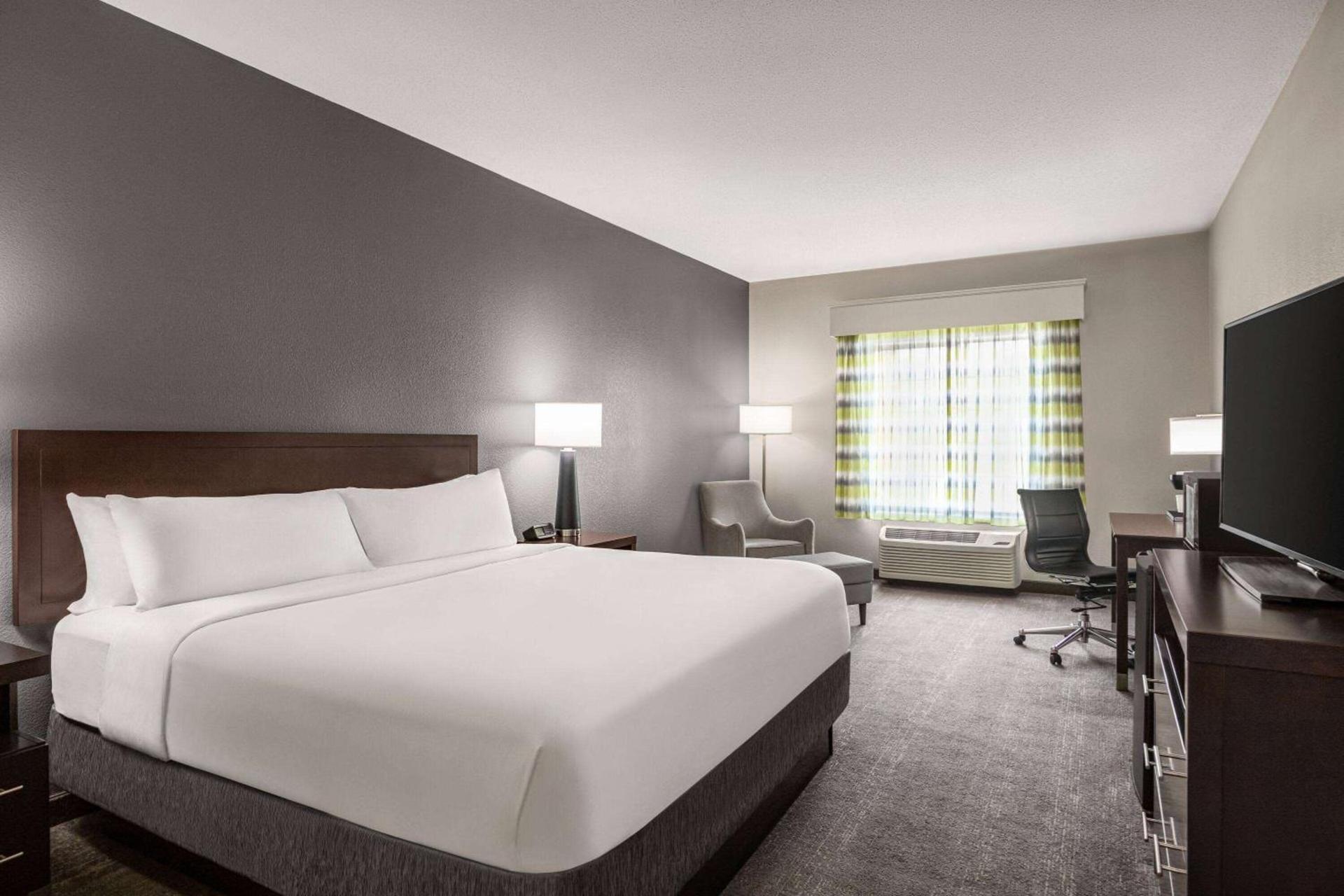 Wingate by Wyndham Savannah I-95 North photo 24