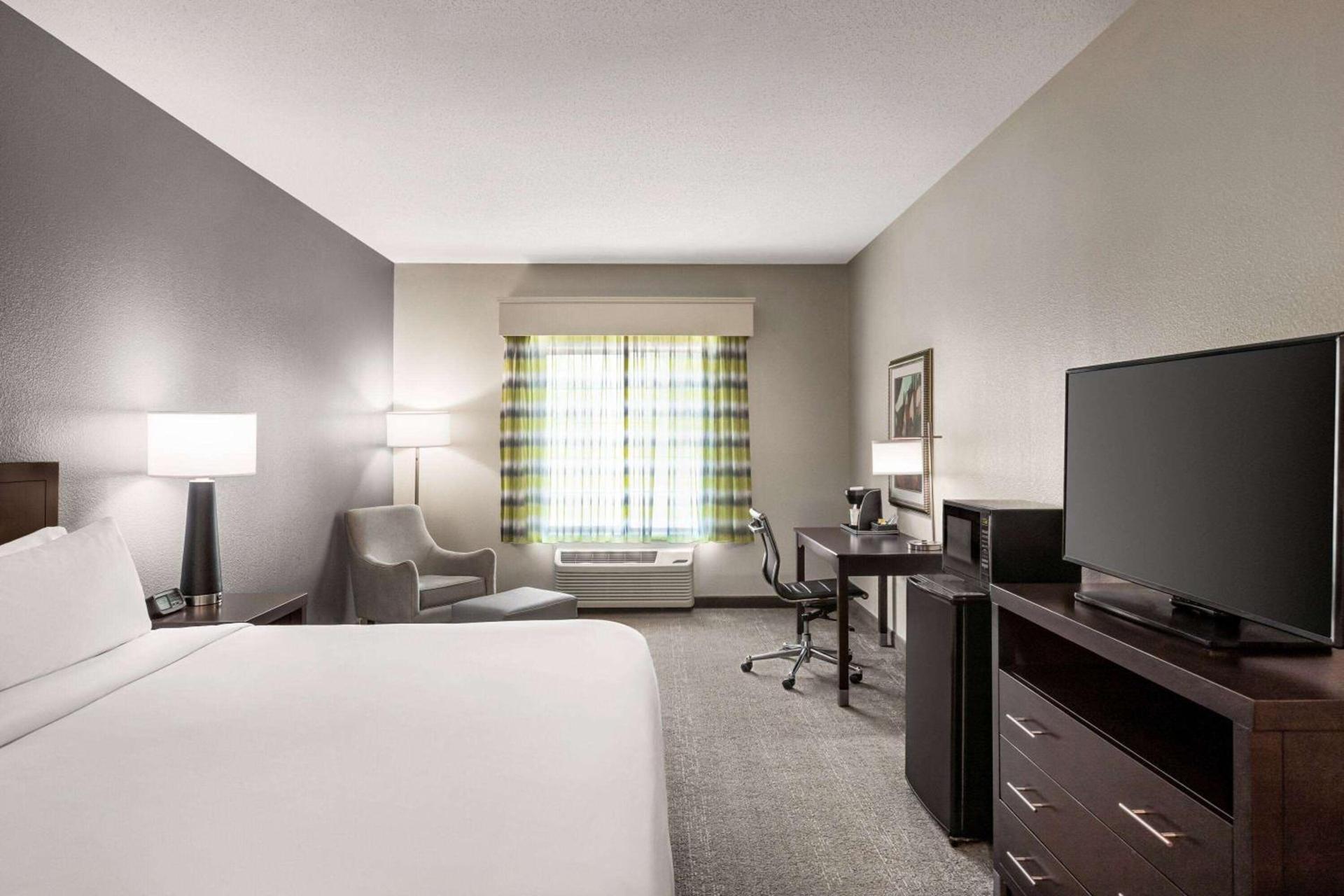 Wingate by Wyndham Savannah I-95 North photo 26