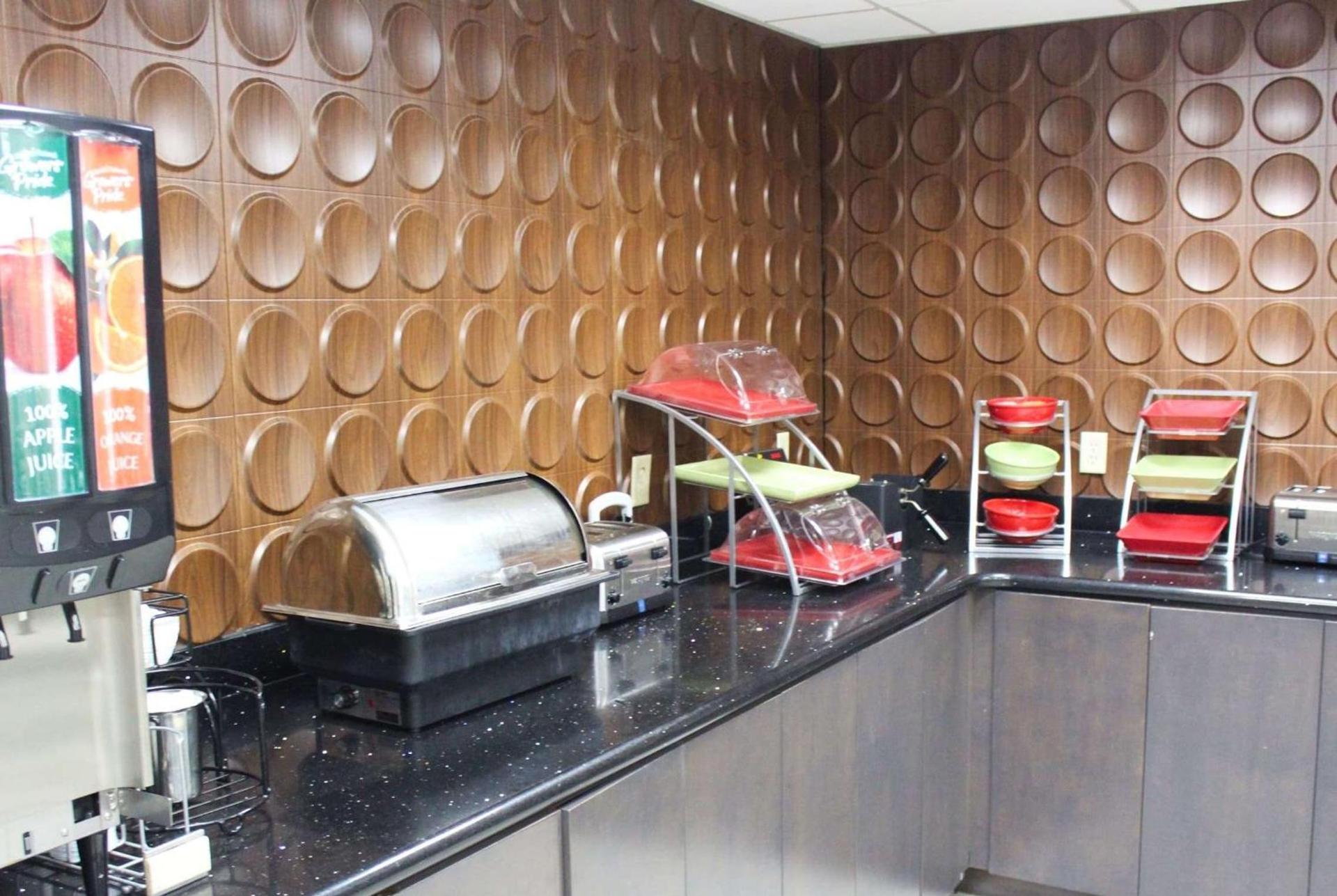 Wingate by Wyndham Savannah I-95 North photo 43