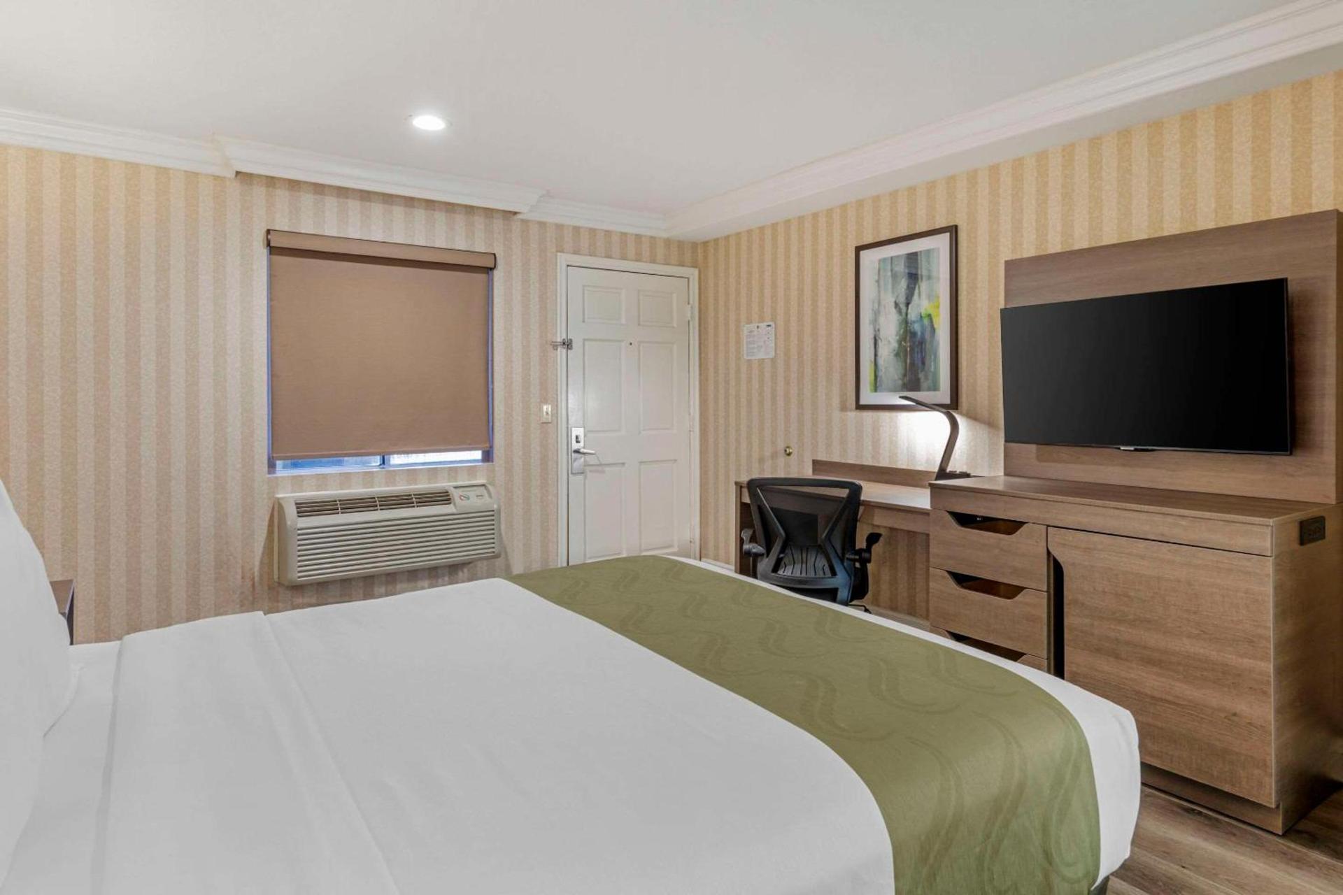 Quality Inn & Suites Anaheim Maingate photo 7