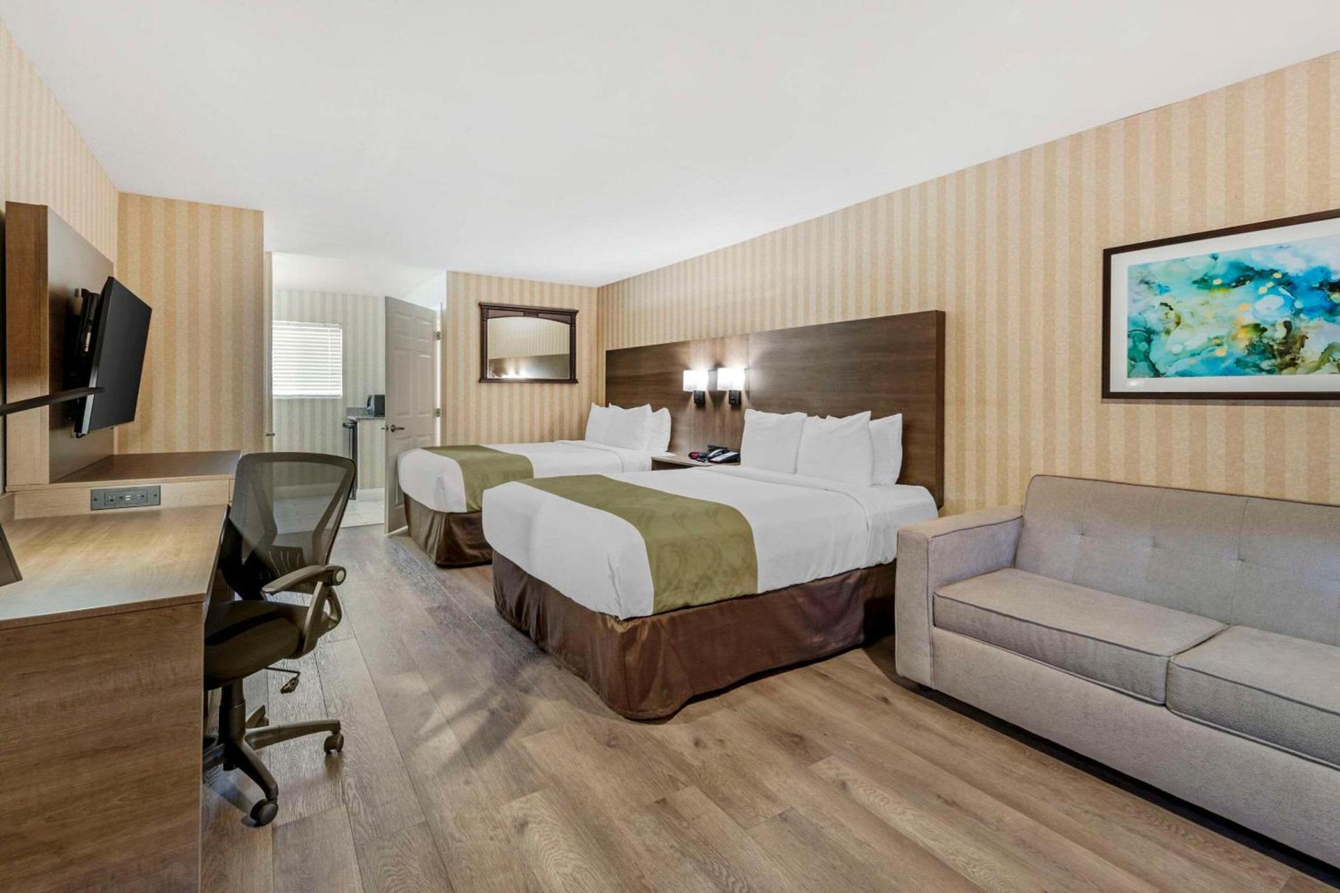 Quality Inn & Suites Anaheim Maingate photo 19