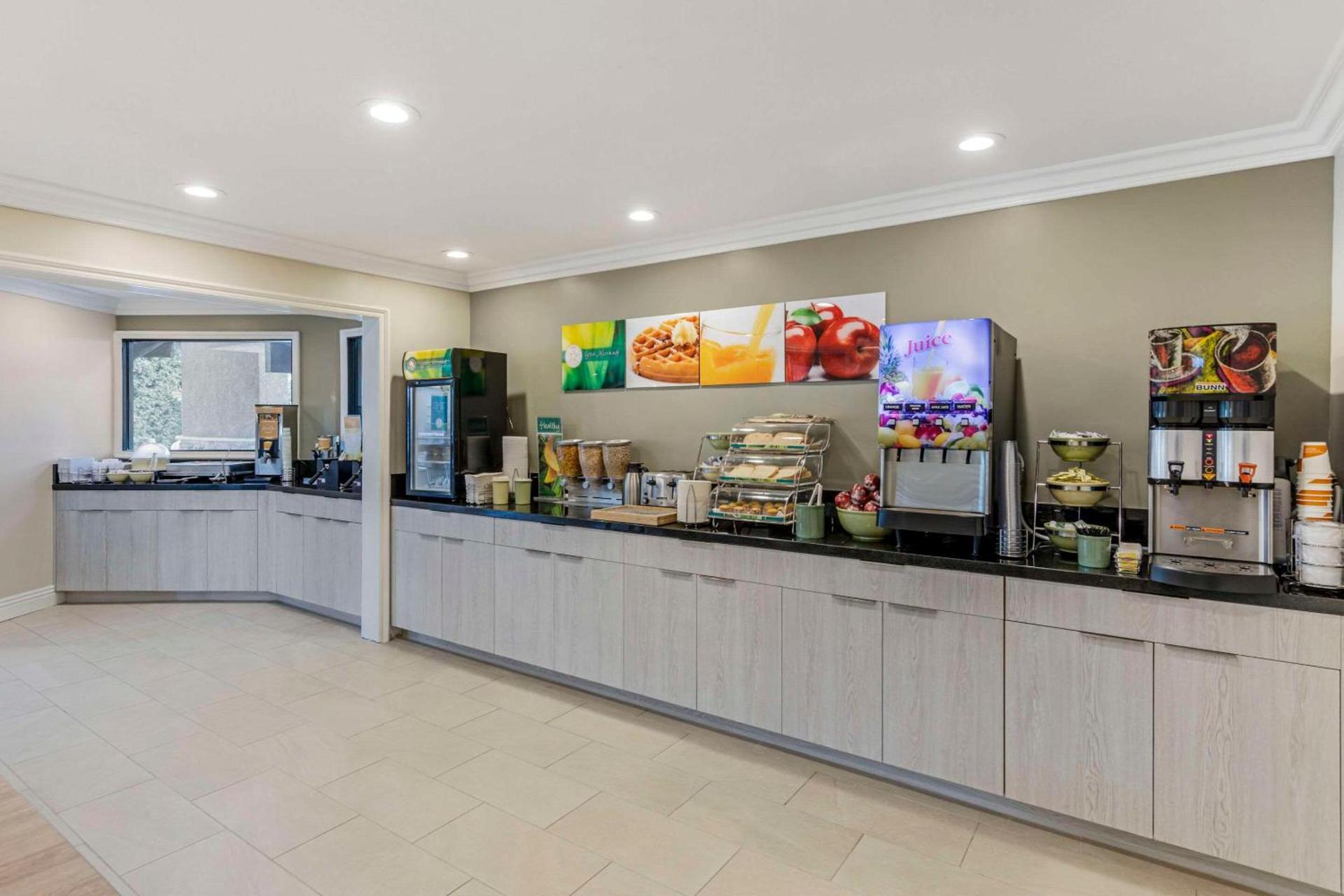 Quality Inn & Suites Anaheim Maingate photo 28