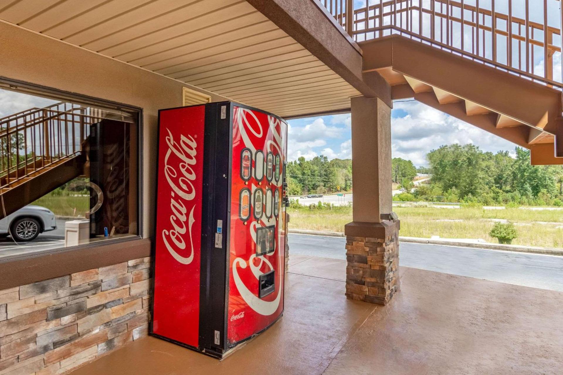 Econo Lodge Byron - Warner Robins photo 8