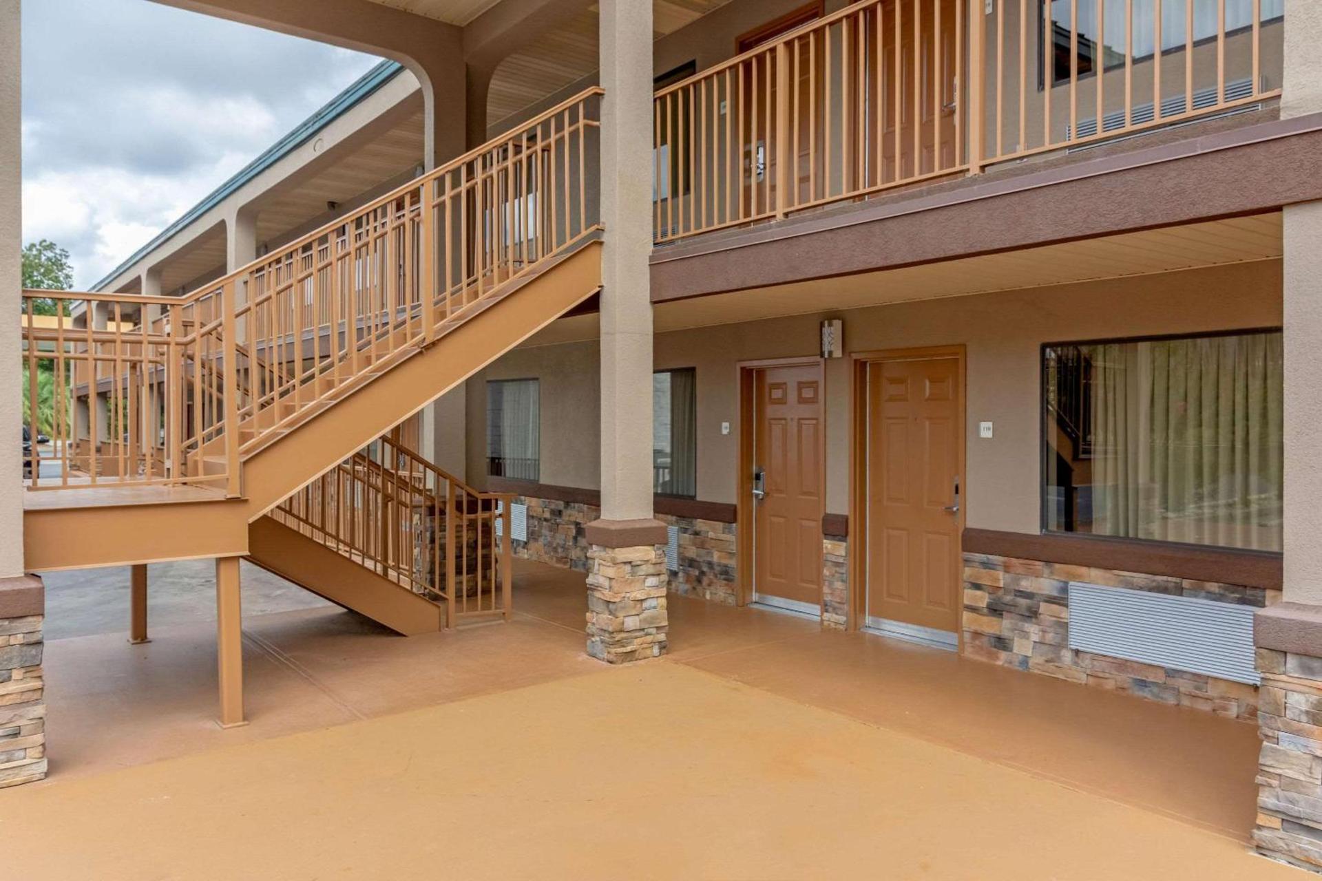 Econo Lodge Byron - Warner Robins photo 9