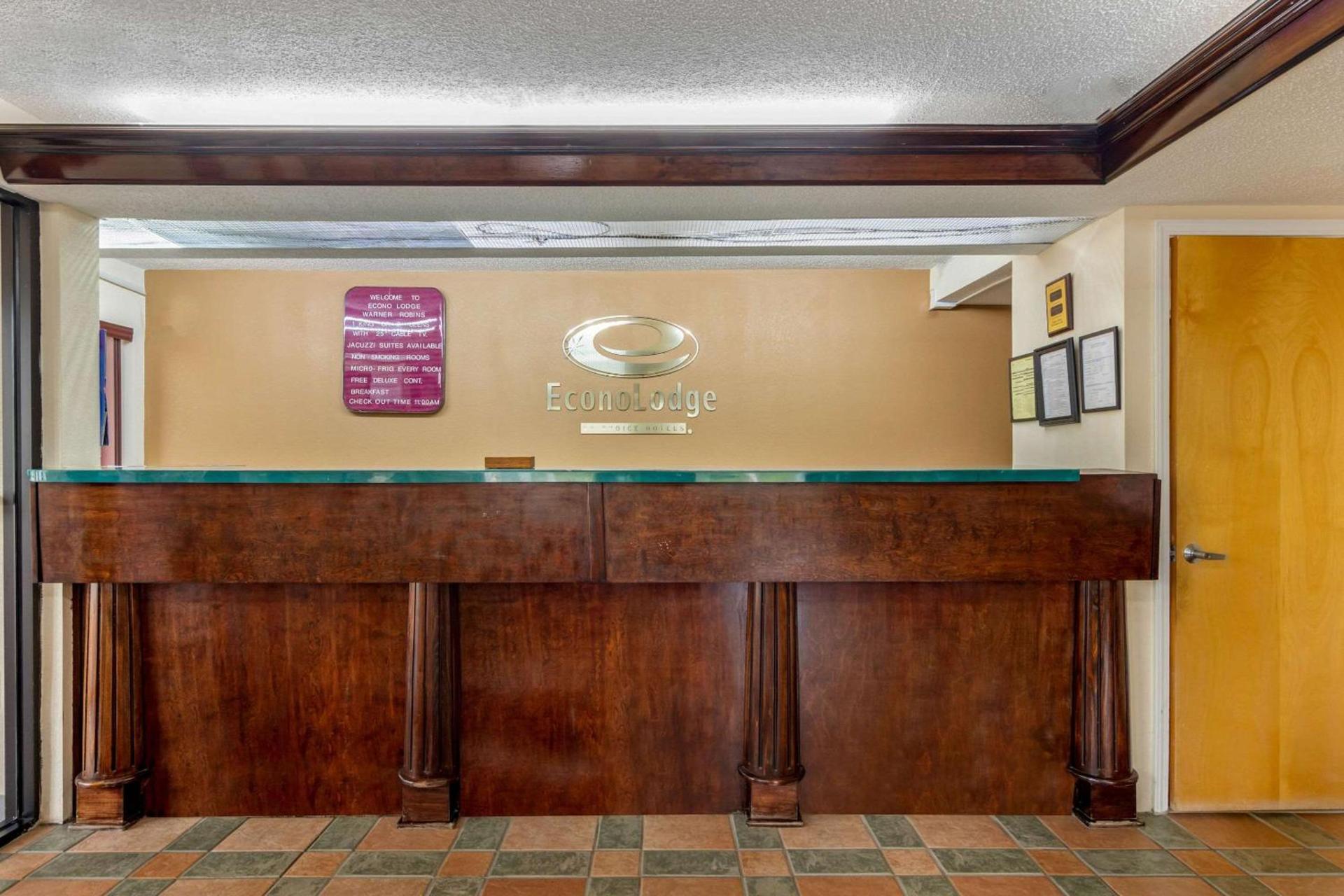 Econo Lodge Byron - Warner Robins photo 11