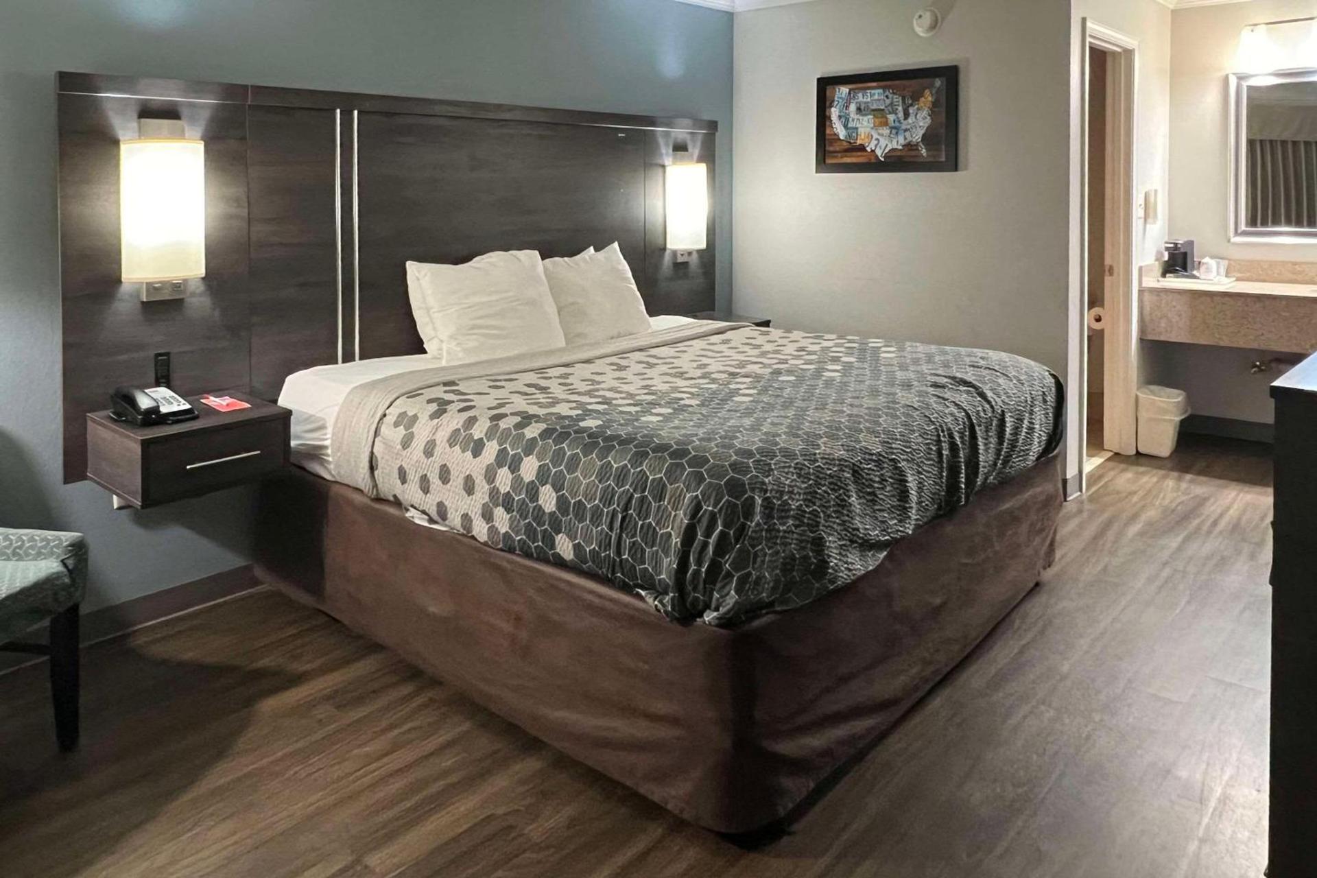 Econo Lodge Byron - Warner Robins photo 17