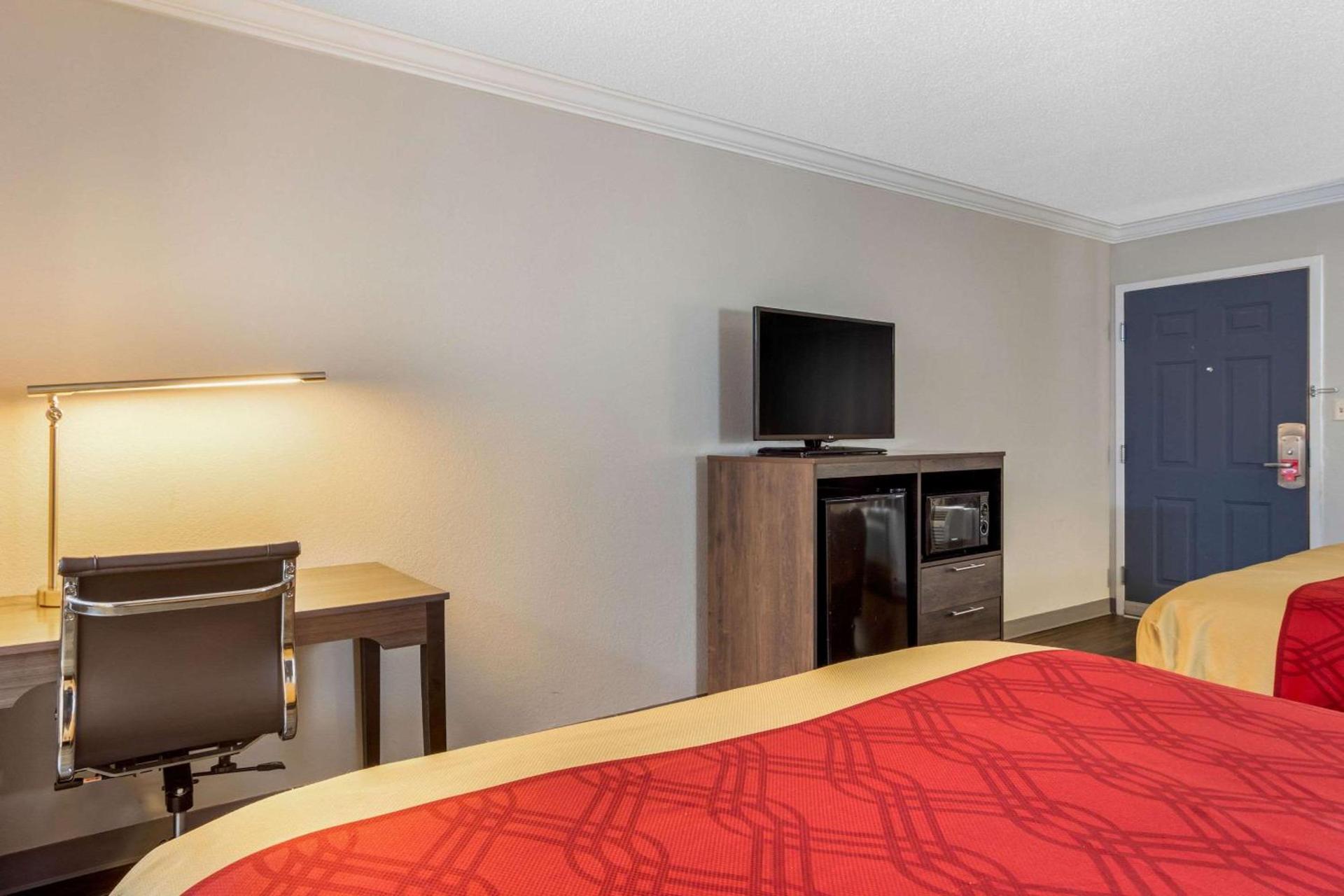 Econo Lodge Byron - Warner Robins photo 16