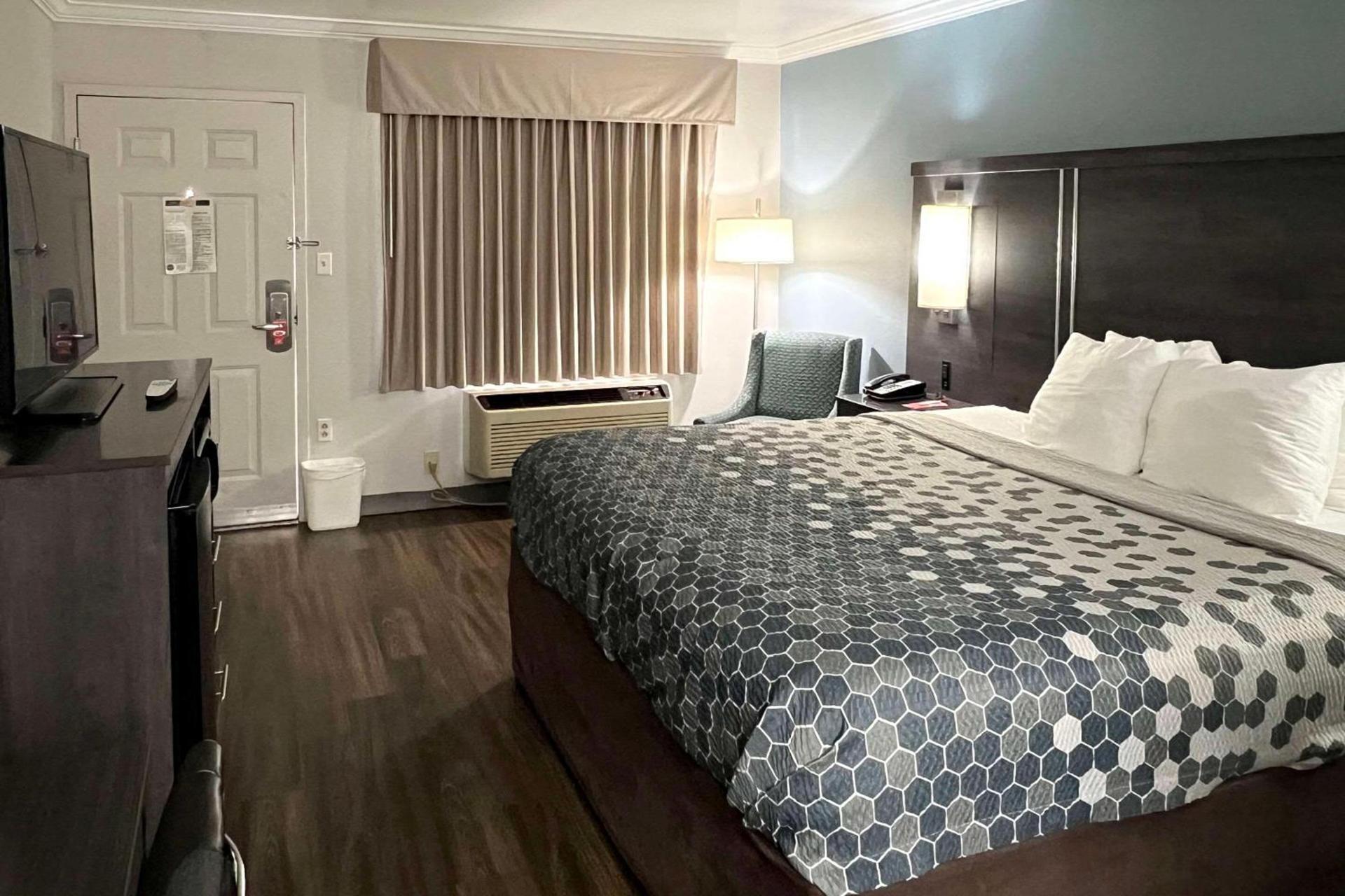 Econo Lodge Byron - Warner Robins photo 18