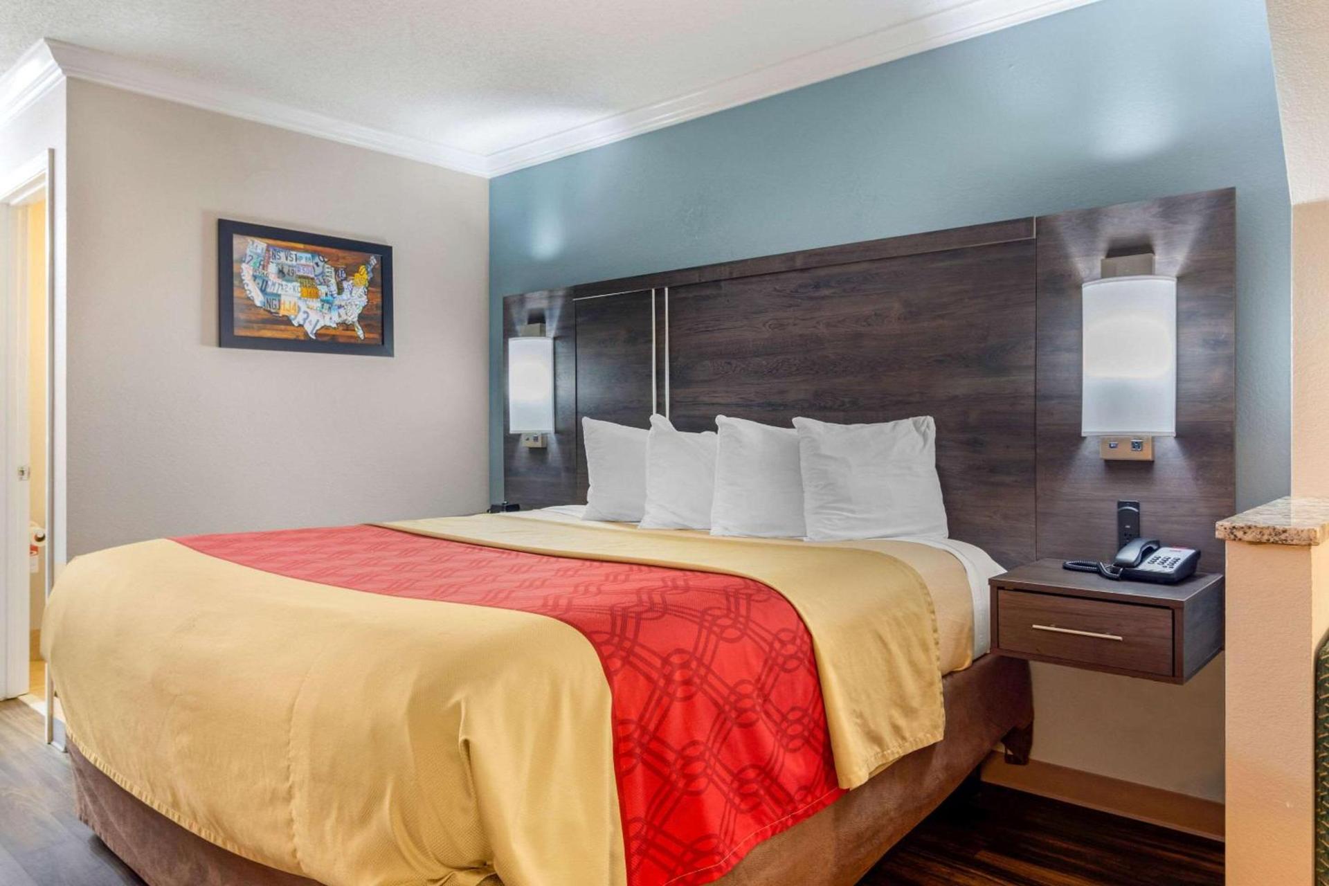 Econo Lodge Byron - Warner Robins photo 30