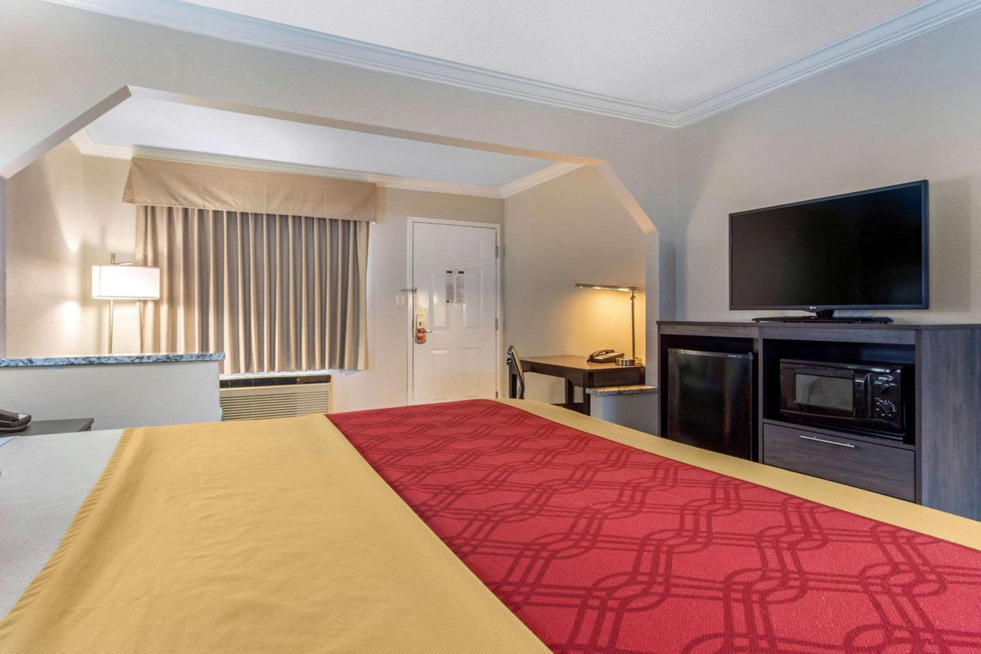 Econo Lodge Byron - Warner Robins photo 31