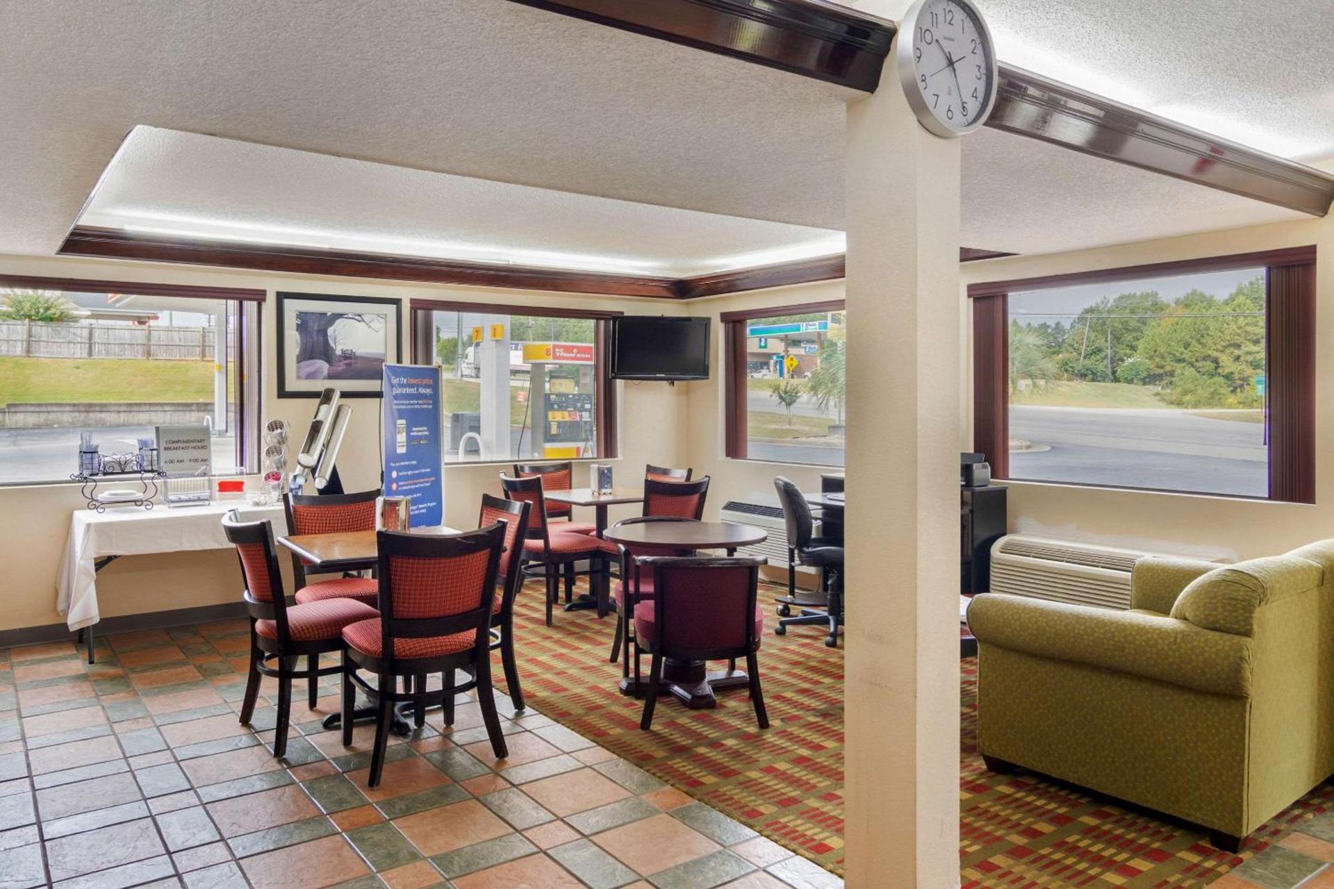 Econo Lodge Byron - Warner Robins photo 36