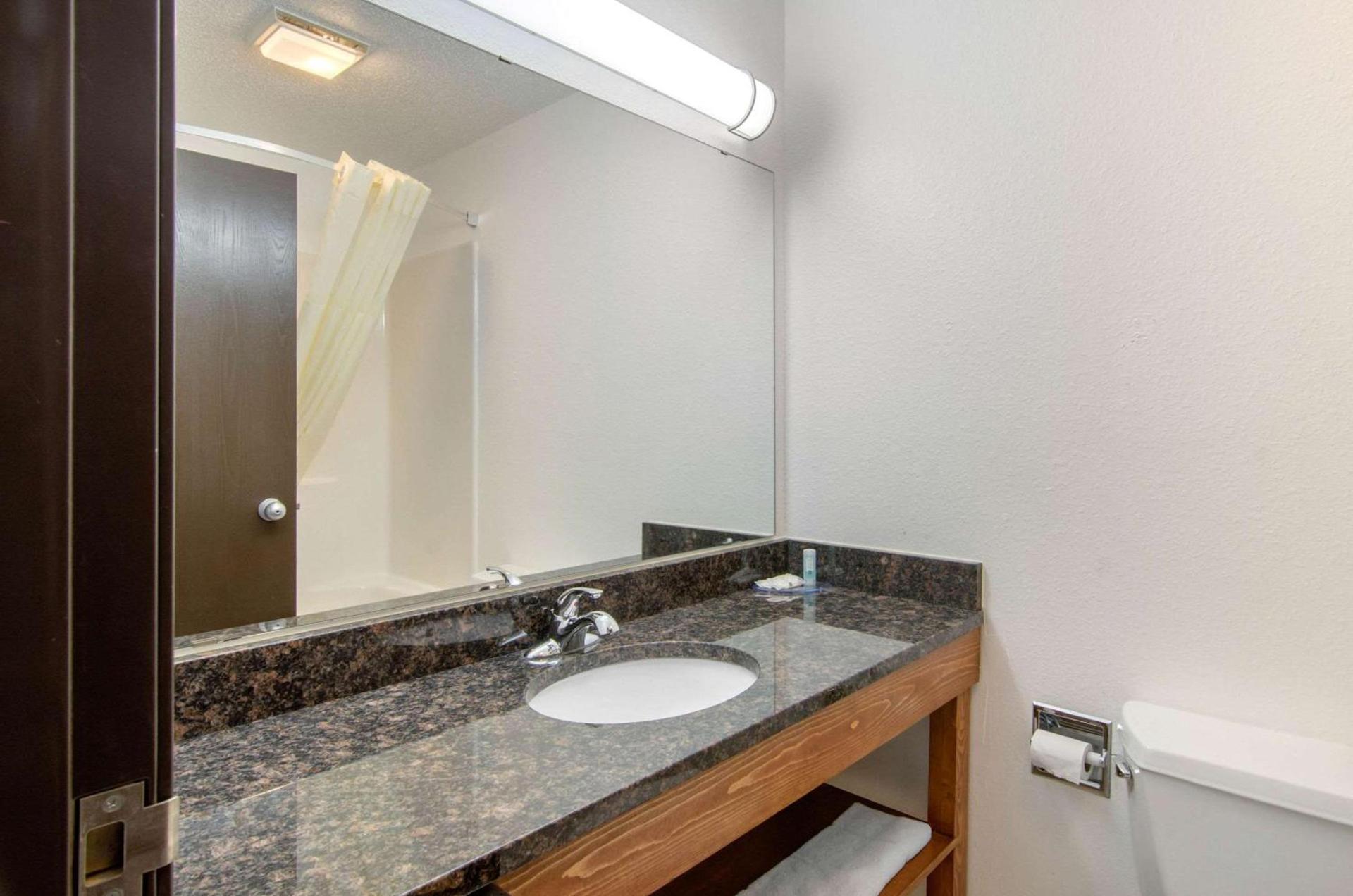 Quality Inn Russell photo 24