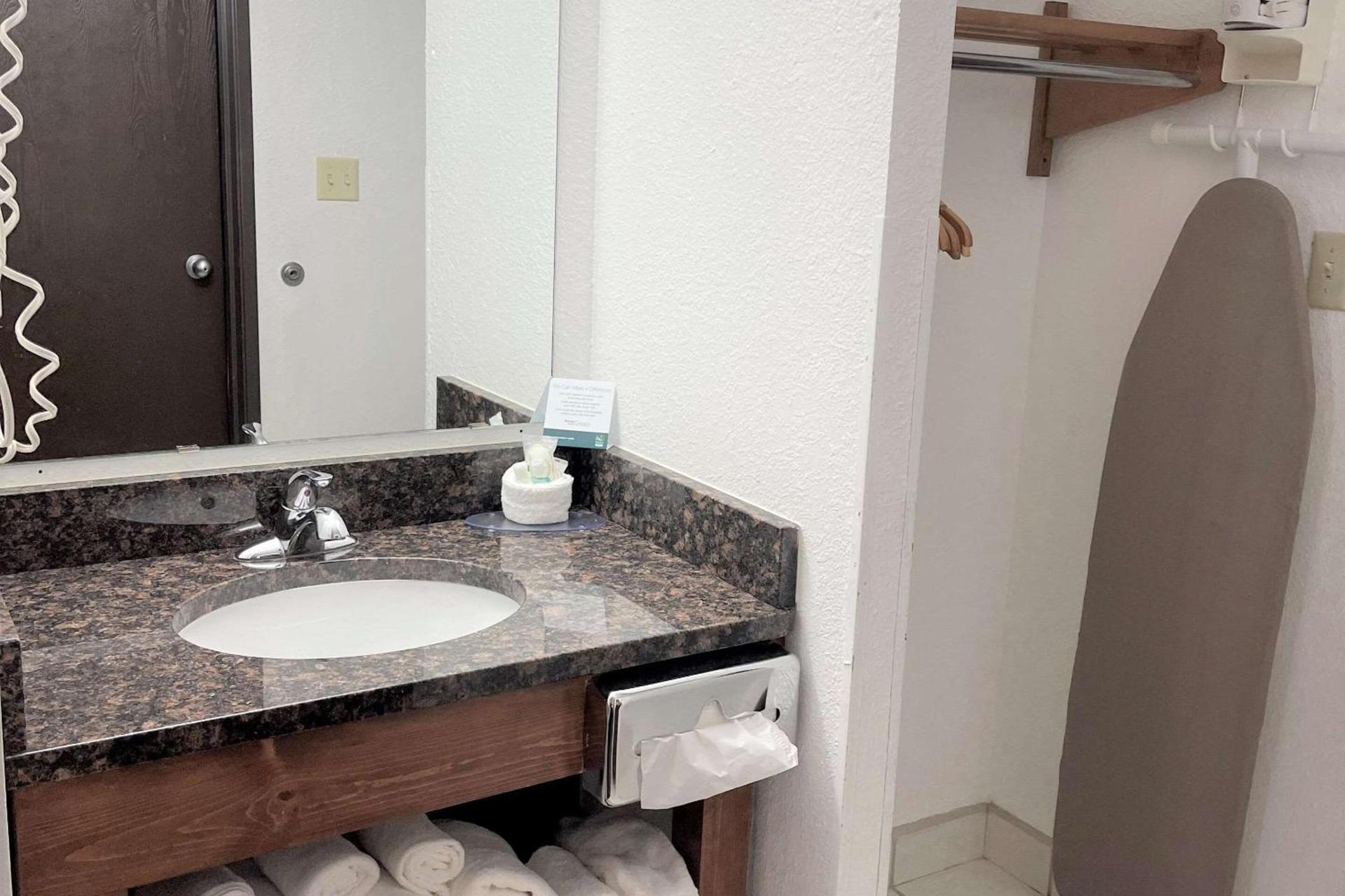 Quality Inn Russell photo 27