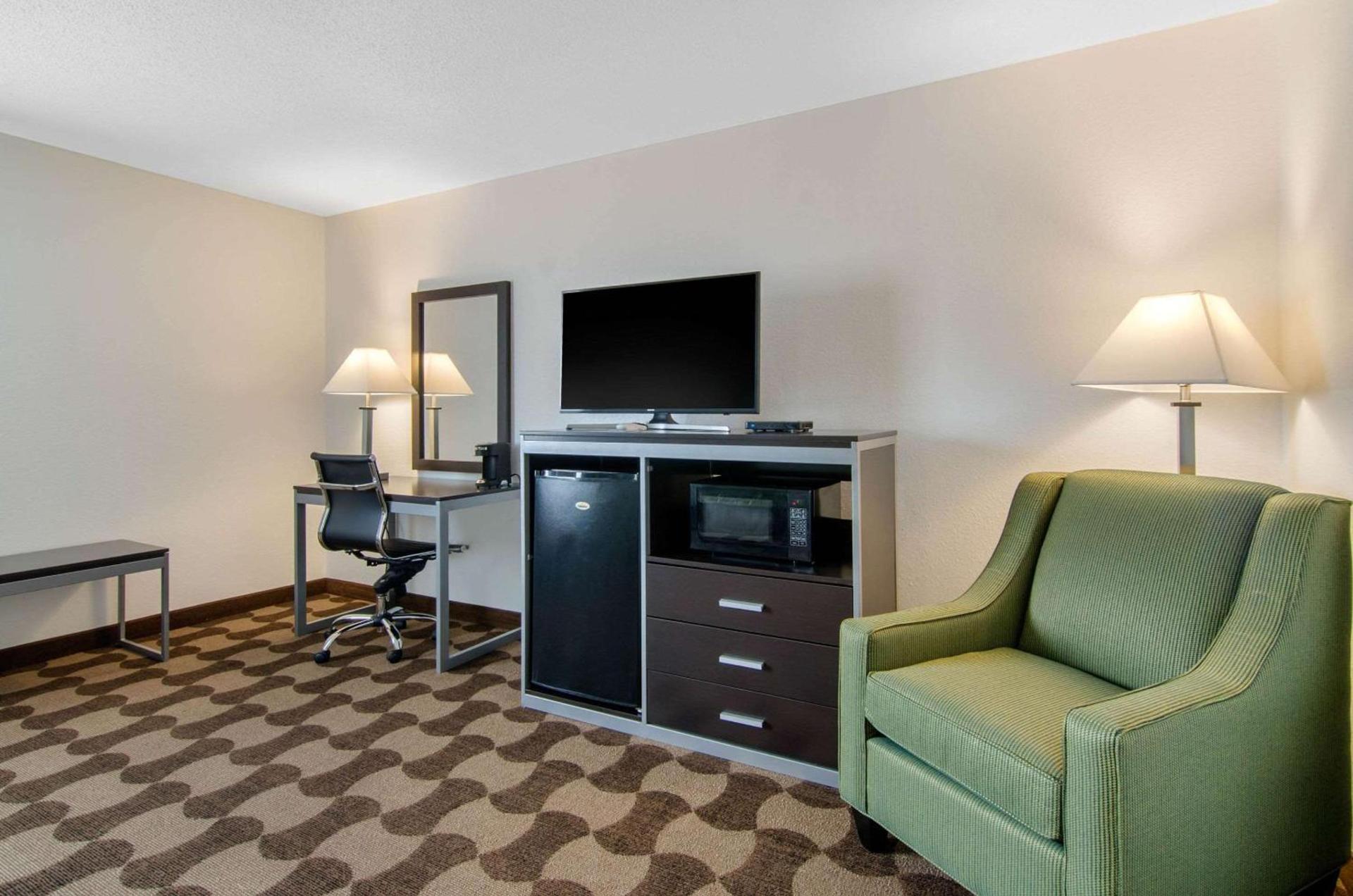 Quality Inn Russell photo 33