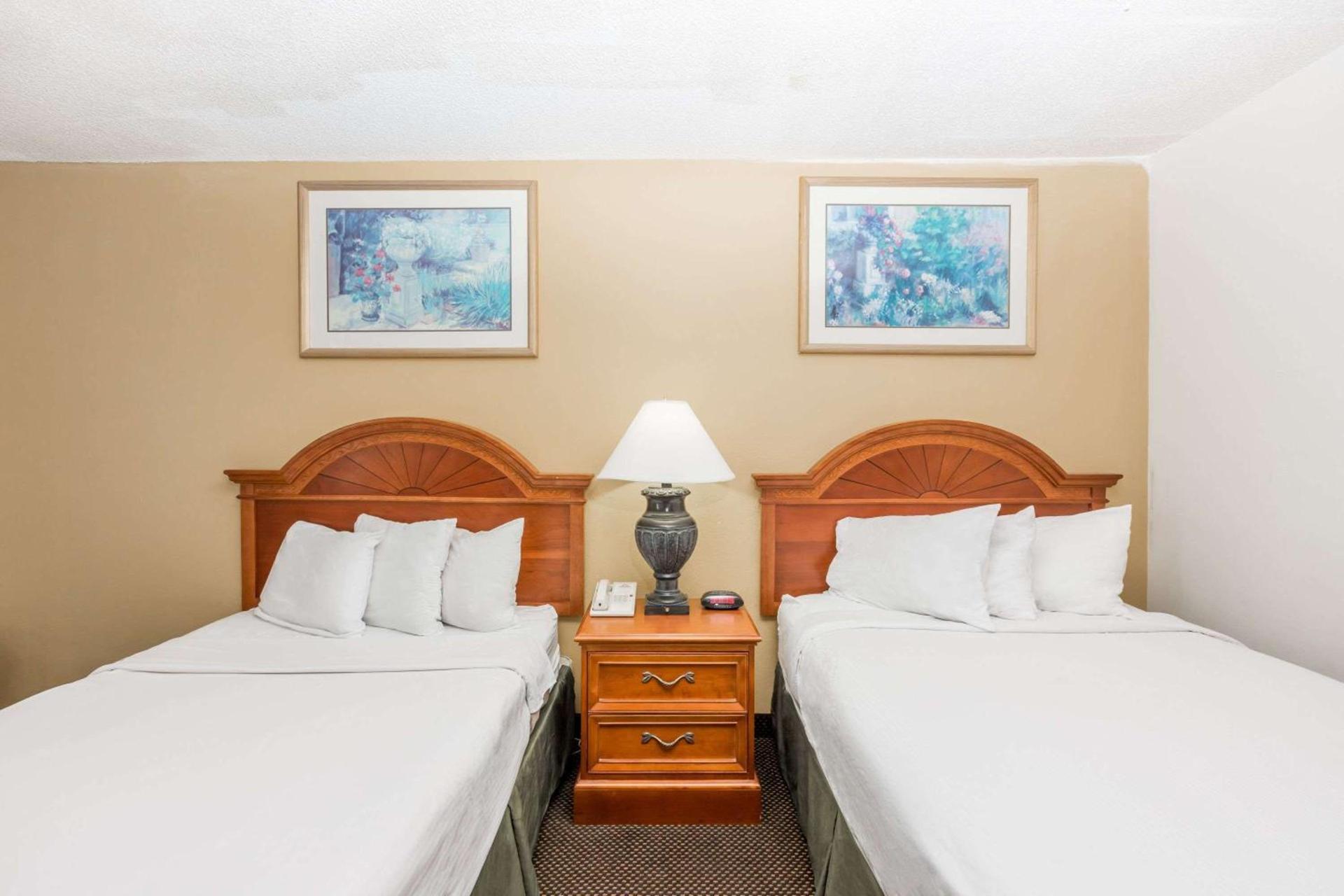 Days Inn by Wyndham West Des Moines - Clive photo 6