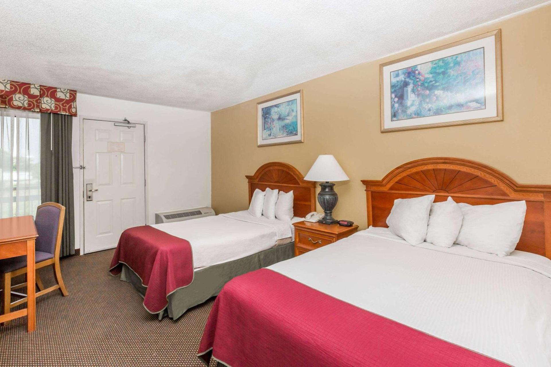 Days Inn by Wyndham West Des Moines - Clive photo 9