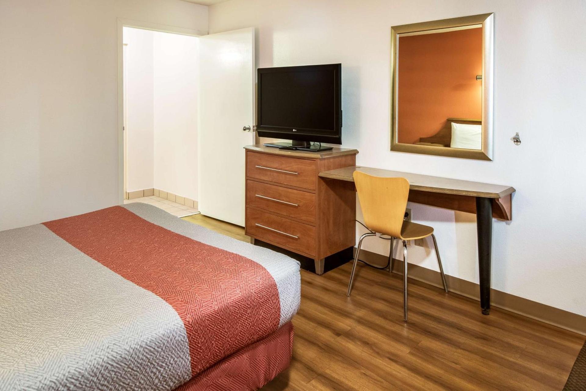 Motel 6-Dayton, OH - Englewood photo 9