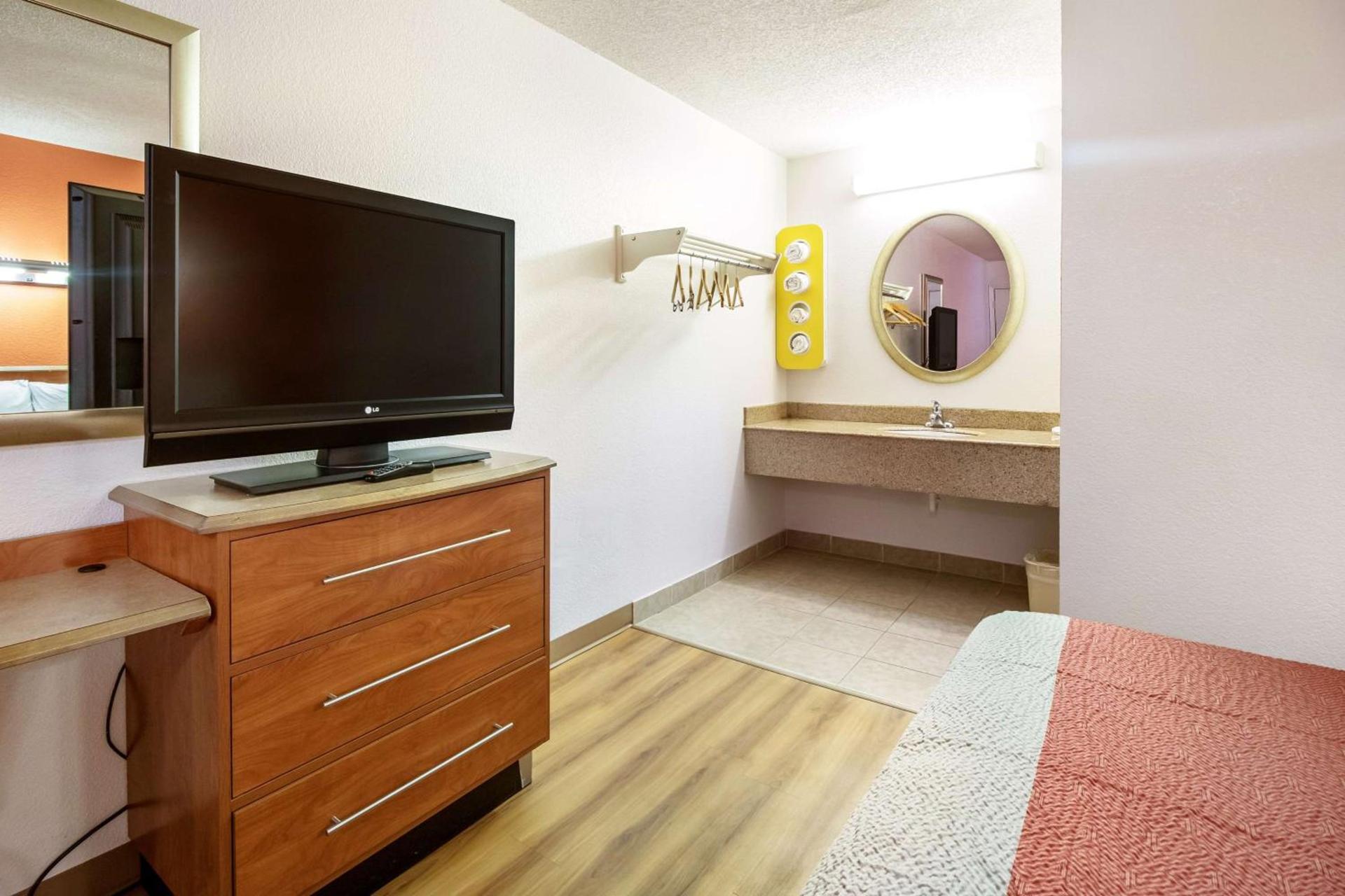 Motel 6-Dayton, OH - Englewood photo 12