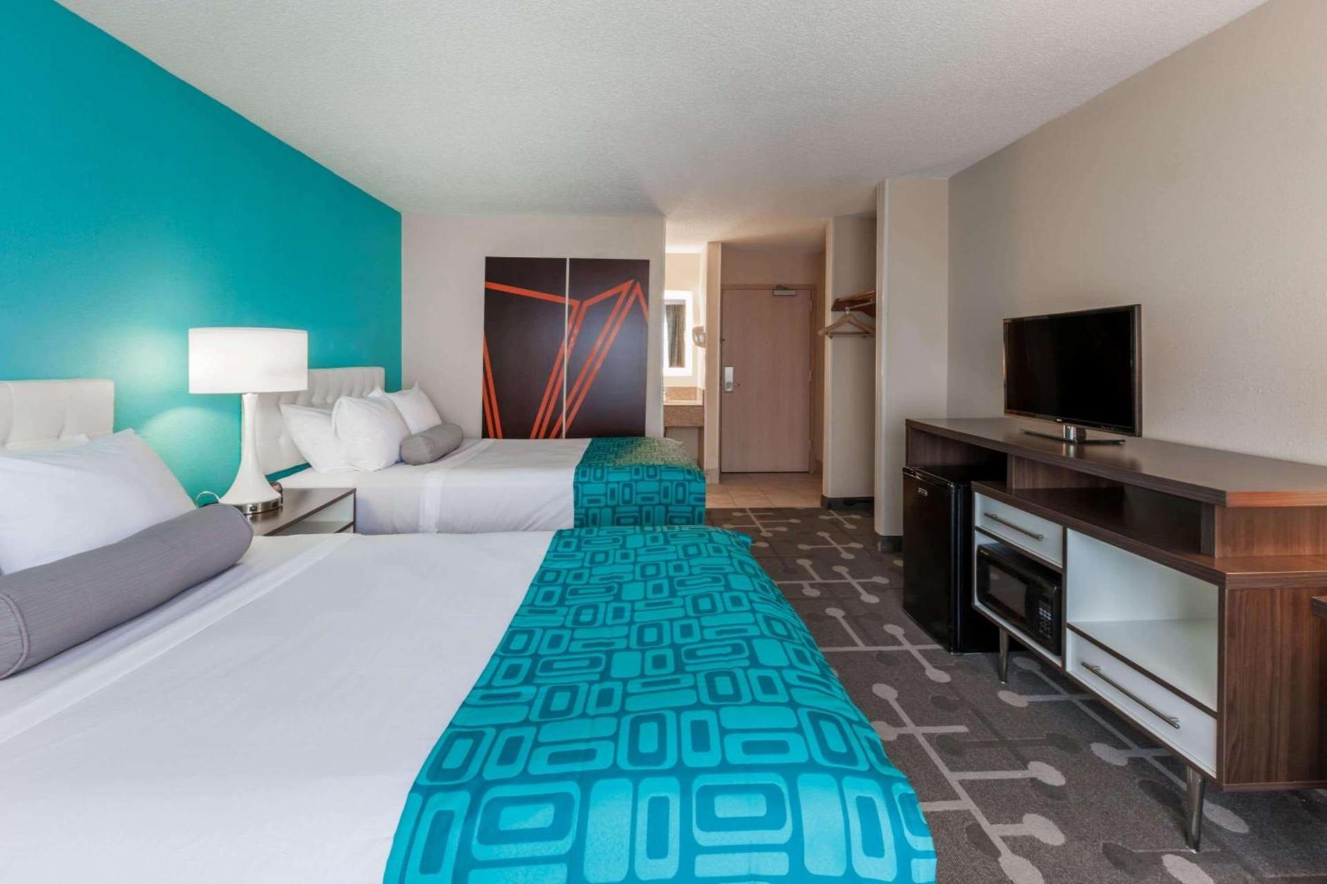 Howard Johnson by Wyndham Romulus Detroit Metro Airport photo 3