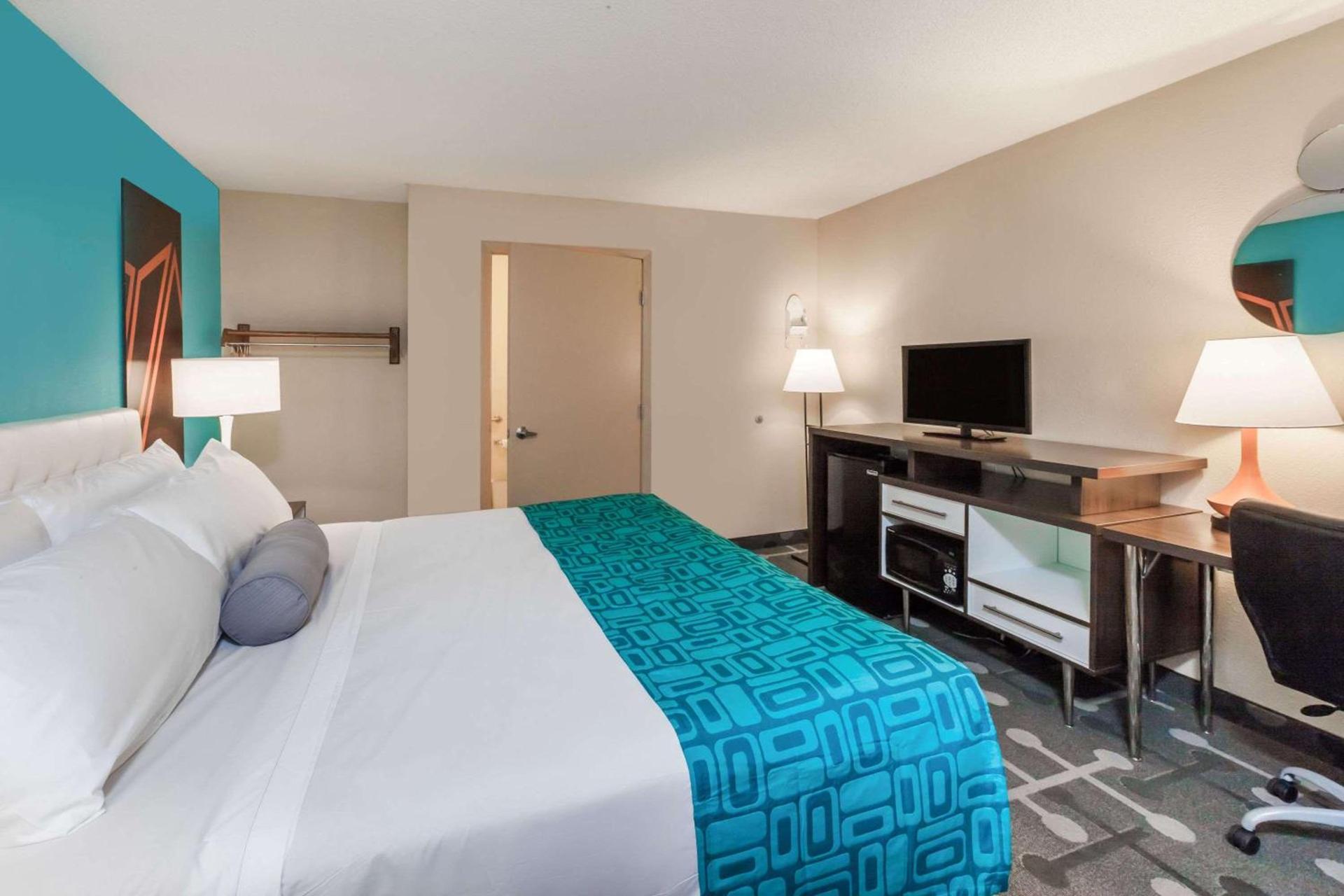 Howard Johnson by Wyndham Romulus Detroit Metro Airport photo 5