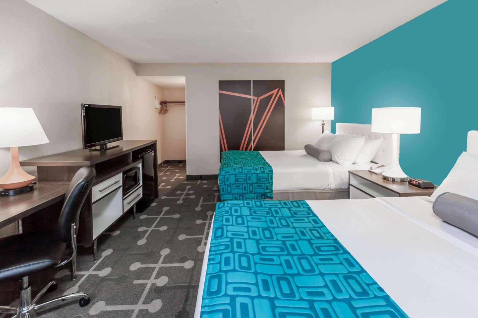 Howard Johnson by Wyndham Romulus Detroit Metro Airport photo 7