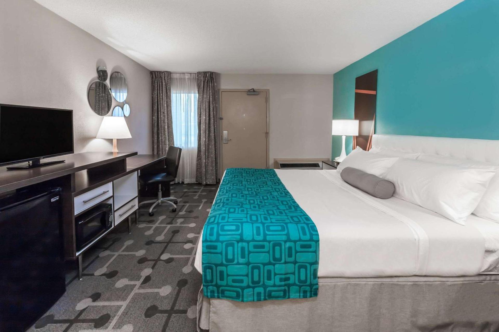 Howard Johnson by Wyndham Romulus Detroit Metro Airport photo 14