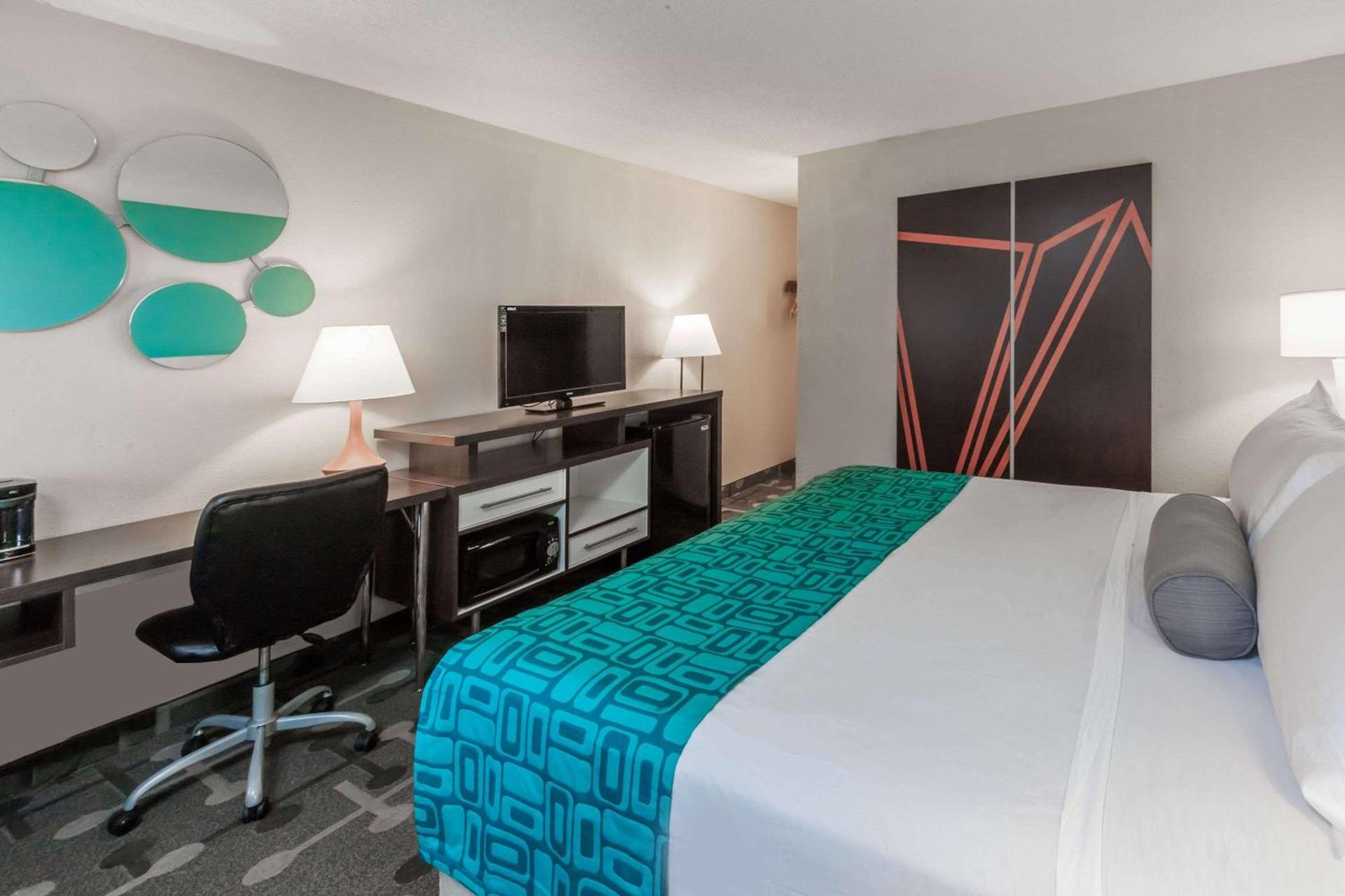 Howard Johnson by Wyndham Romulus Detroit Metro Airport photo 15