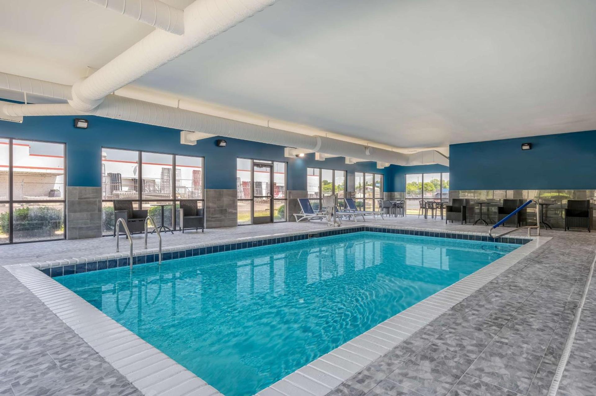 Hampton Inn New Philadelphia photo 8