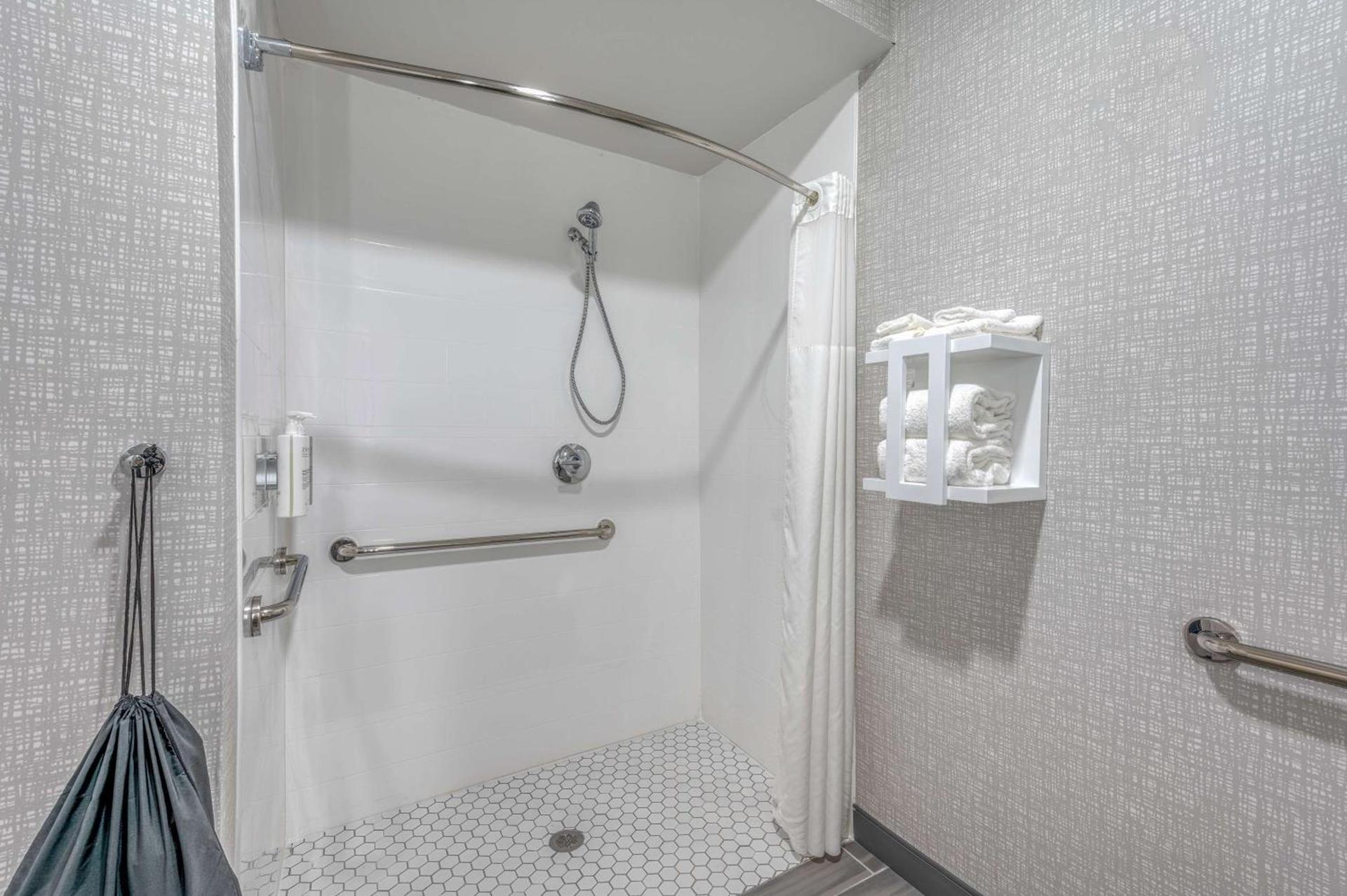 Hampton Inn New Philadelphia photo 23