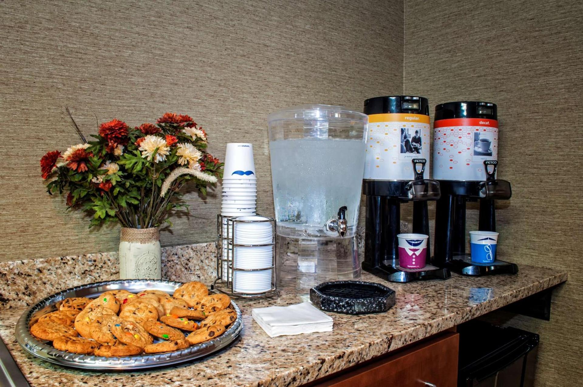 Hampton Inn New Philadelphia photo 37
