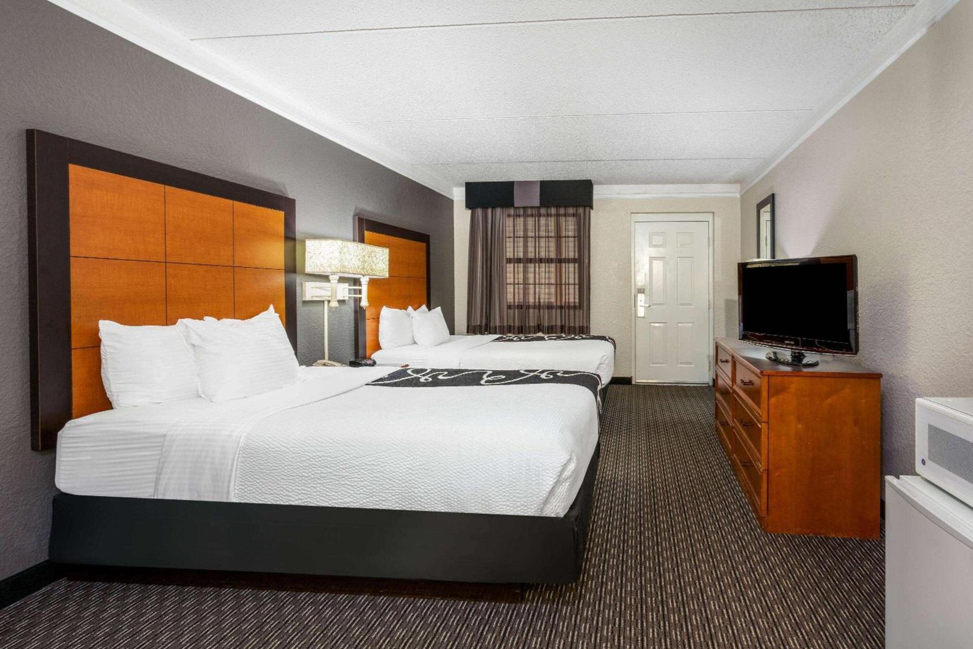 Super 8 by Wyndham The Woodlands North photo 10
