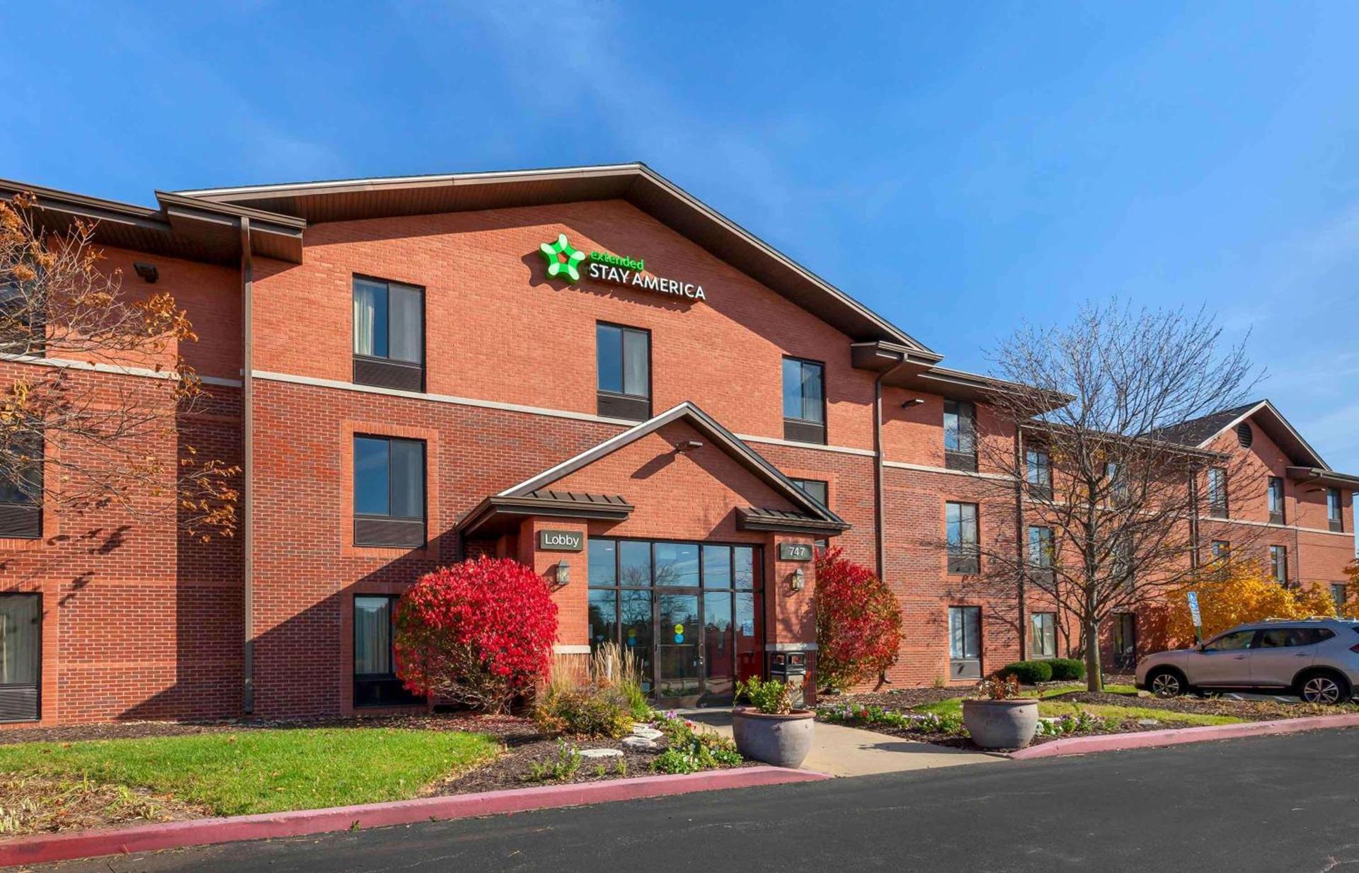 Extended Stay America Select Suites - Rockford - State Street photo 1