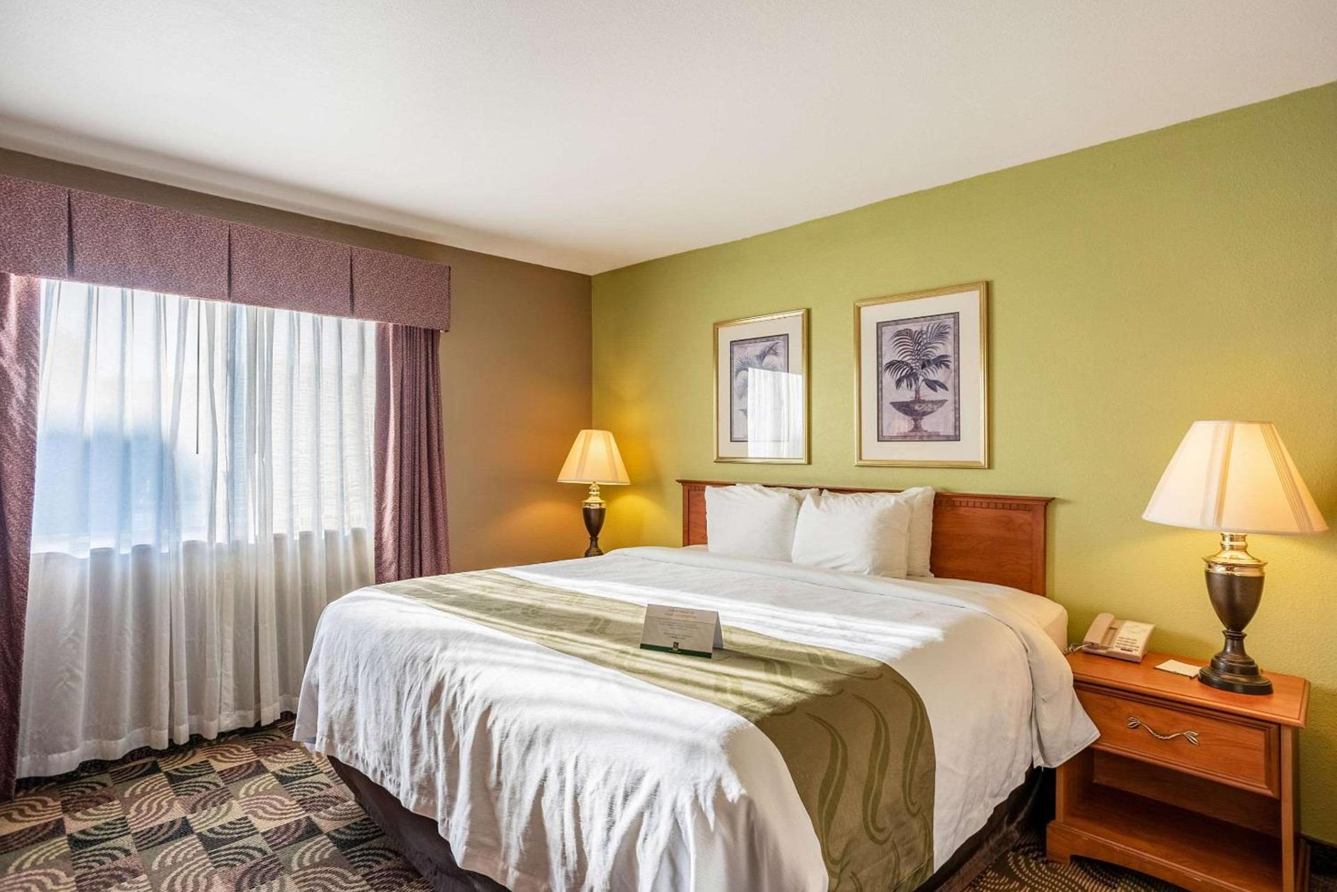 Quality Inn & Suites Hannibal West photo 14