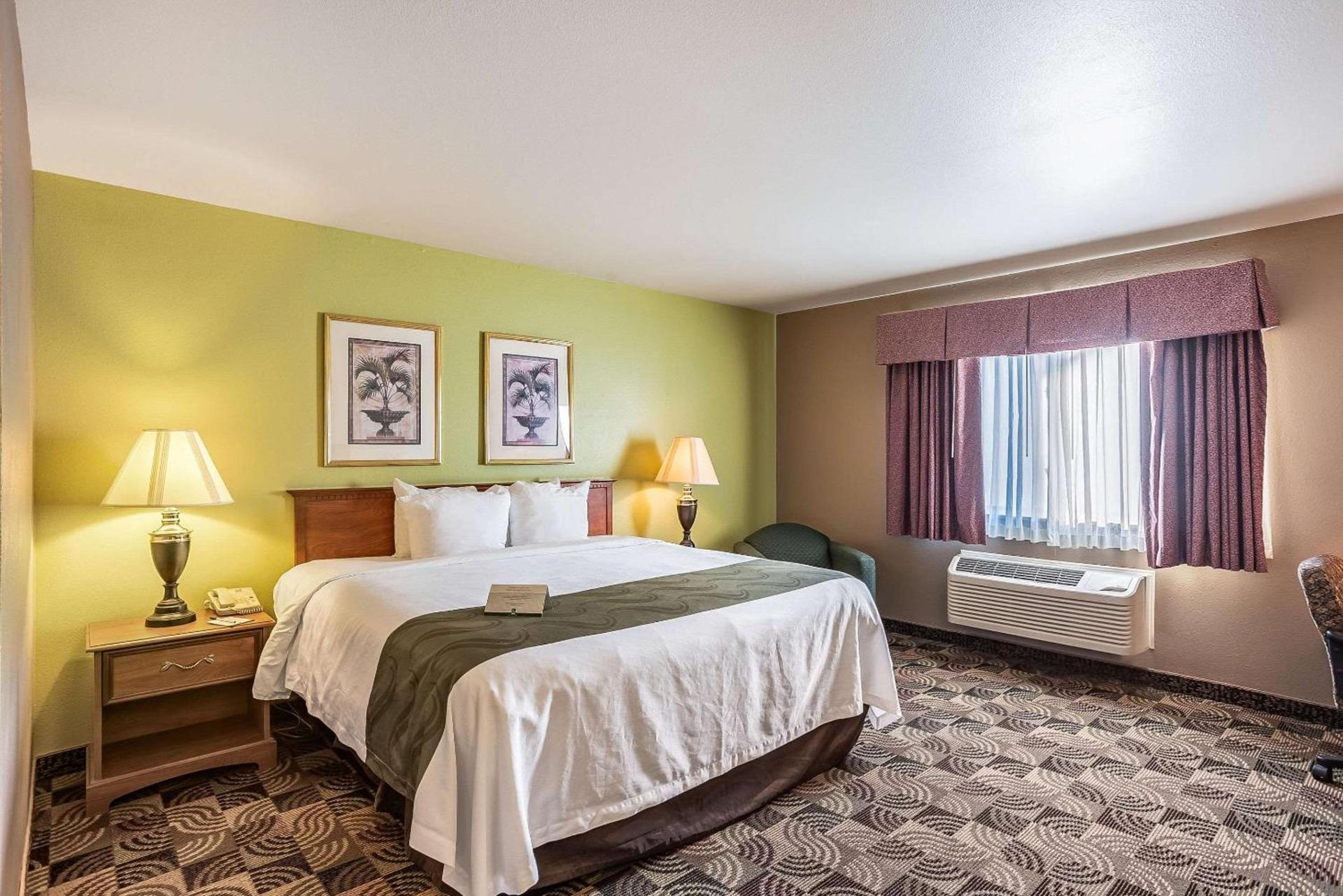 Quality Inn & Suites Hannibal West photo 13