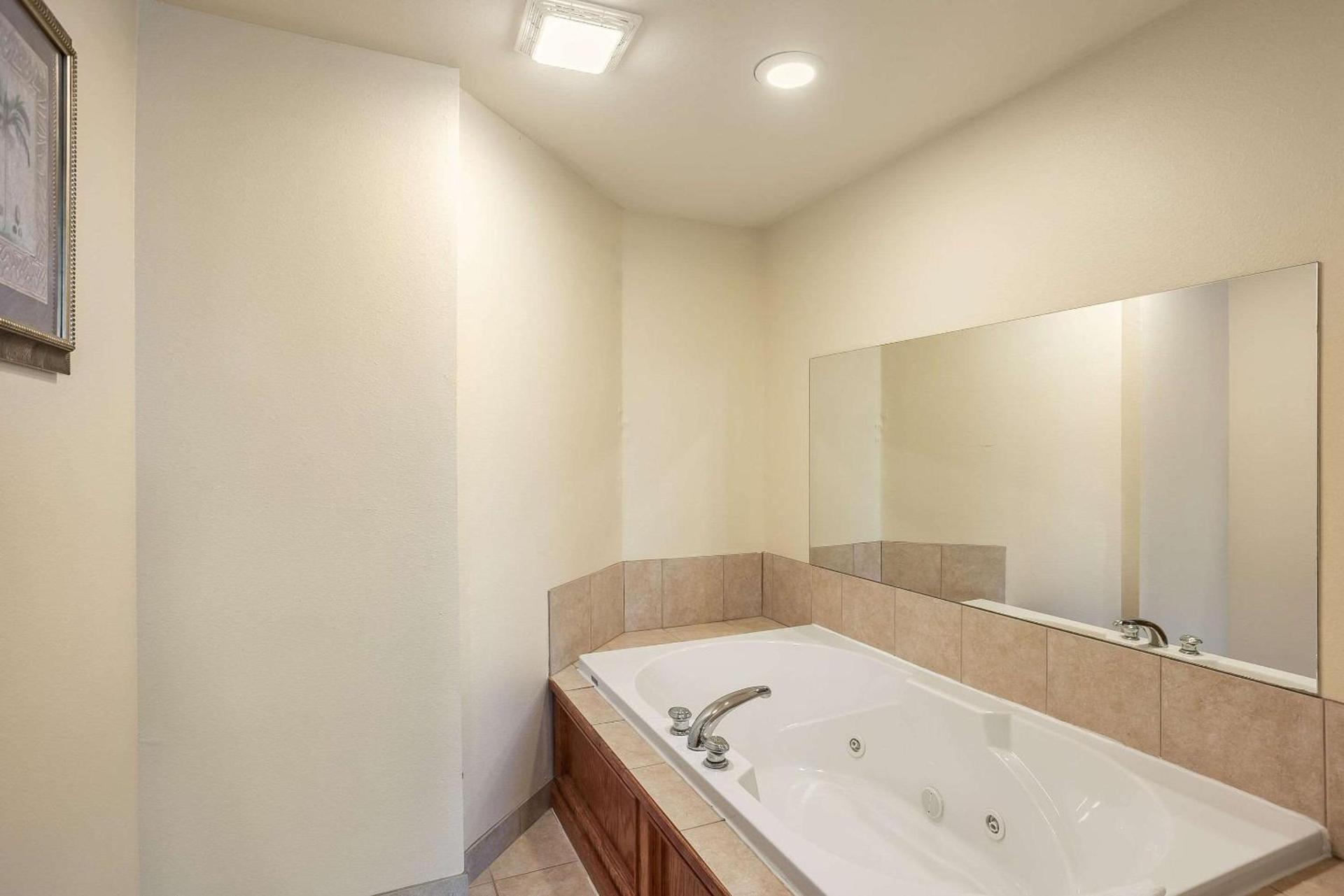 Quality Inn & Suites Hannibal West photo 18