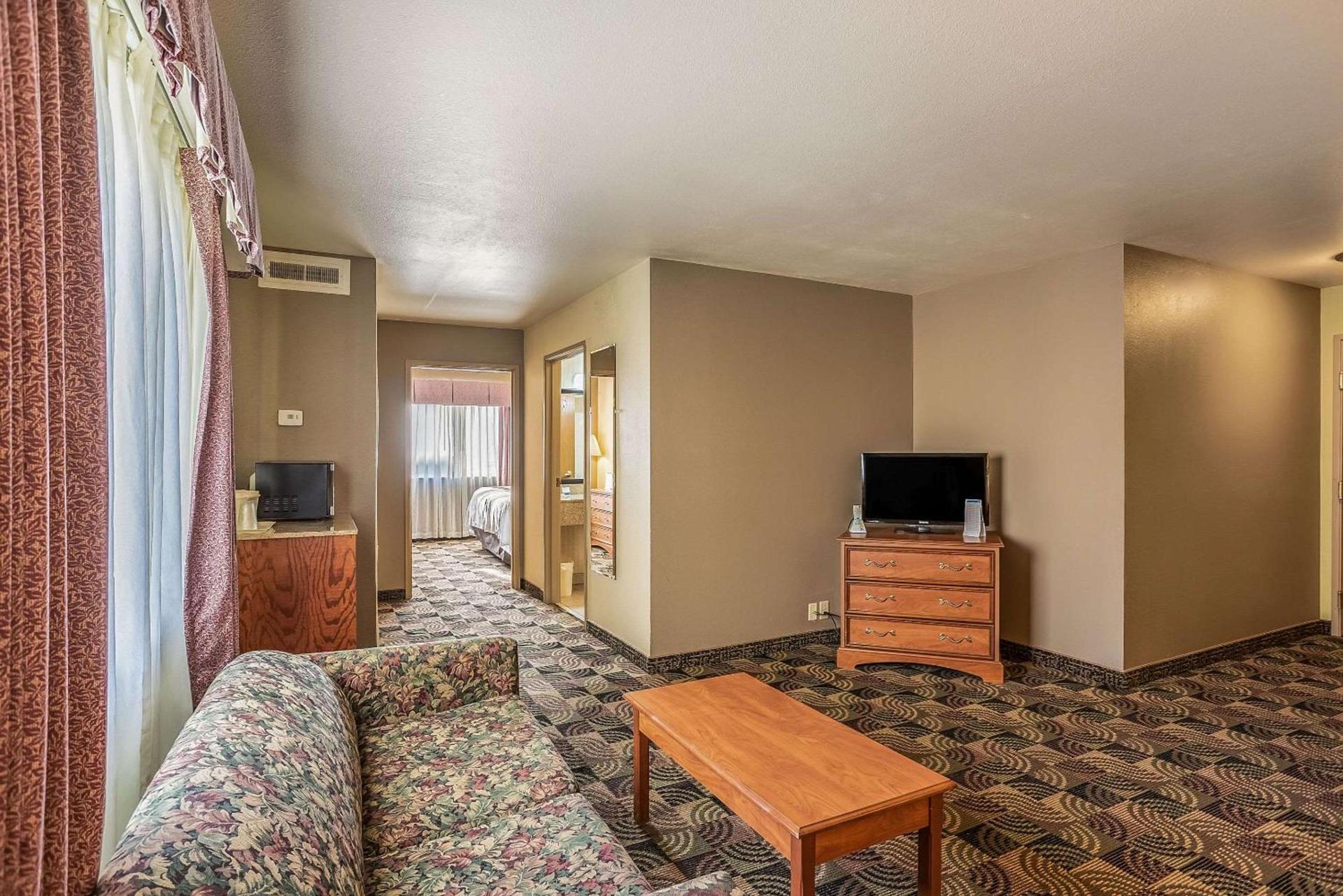 Quality Inn & Suites Hannibal West photo 19