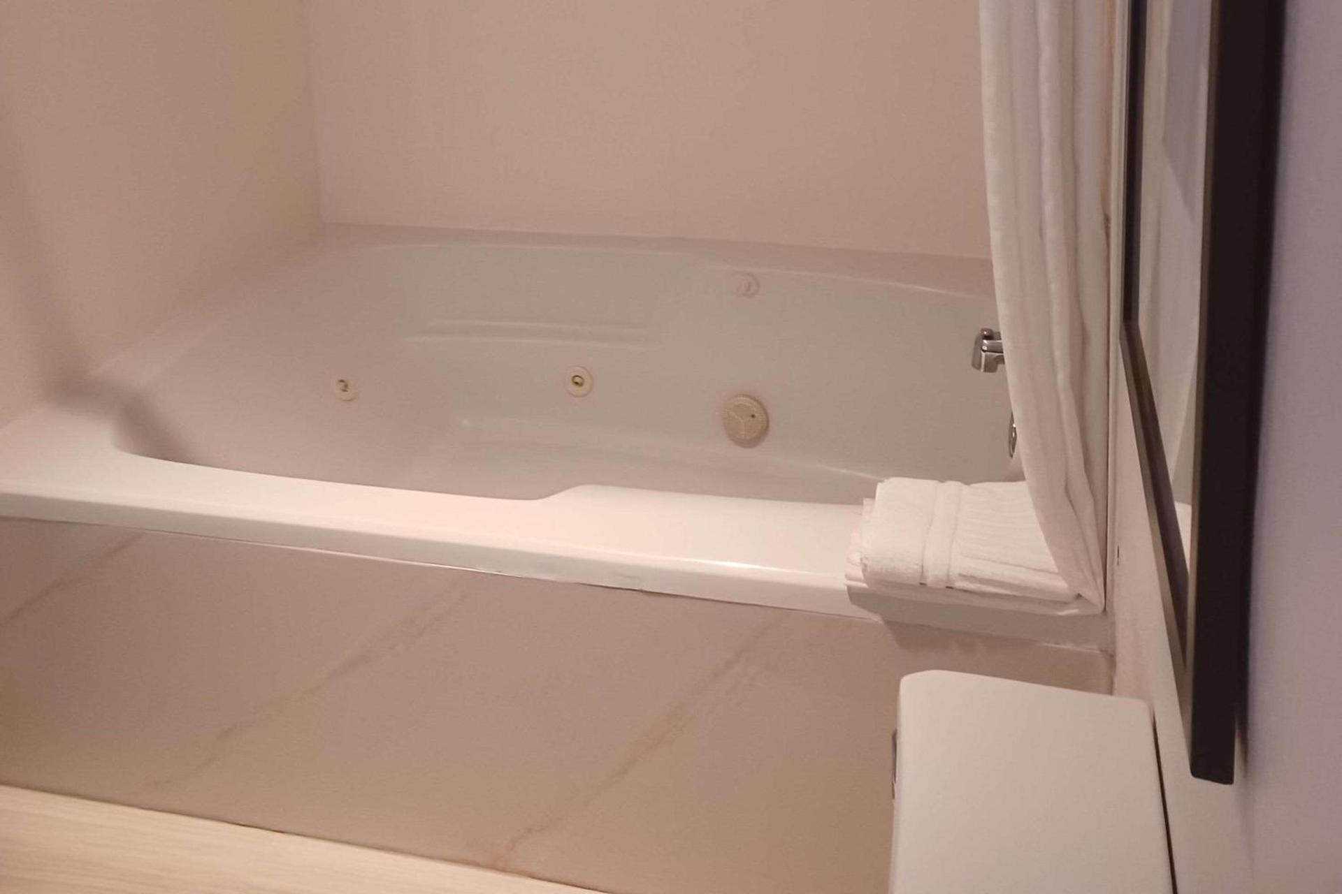 Comfort Inn Edinburgh - Columbus photo 12